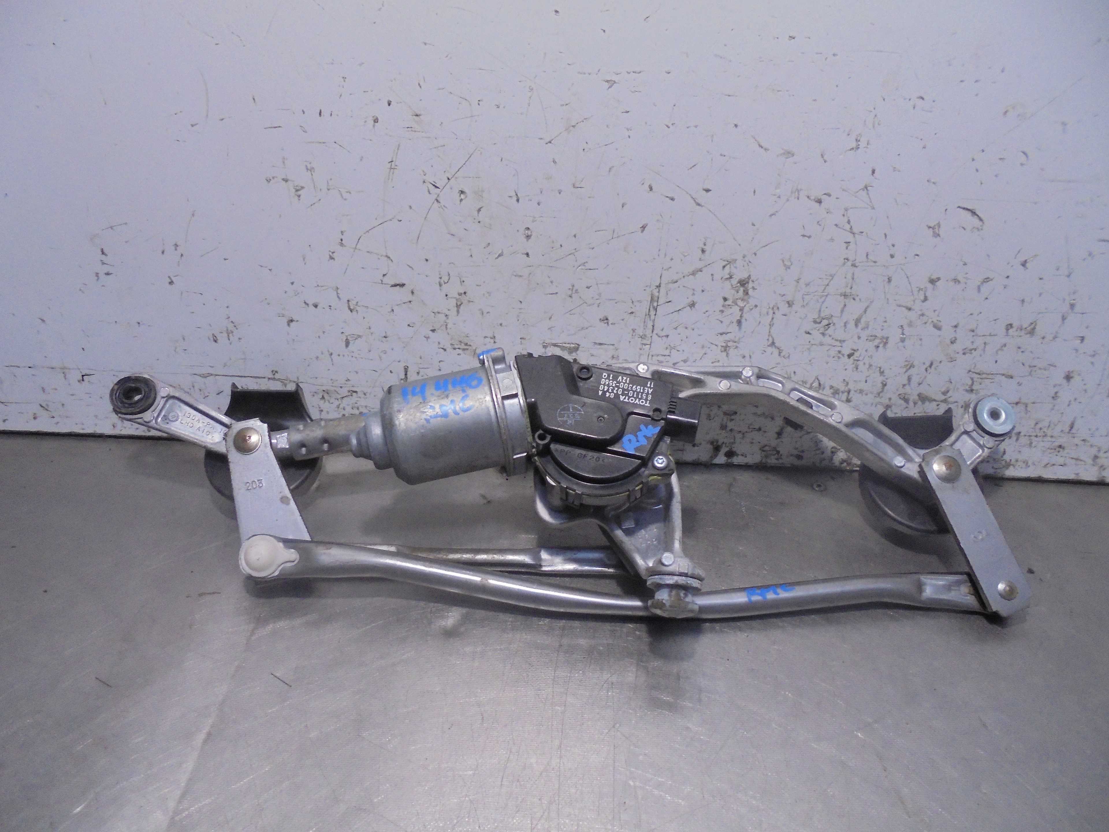 Recambio de motor limpia delantero para toyota auris hybrid active referencia OEM IAM 8511002340  