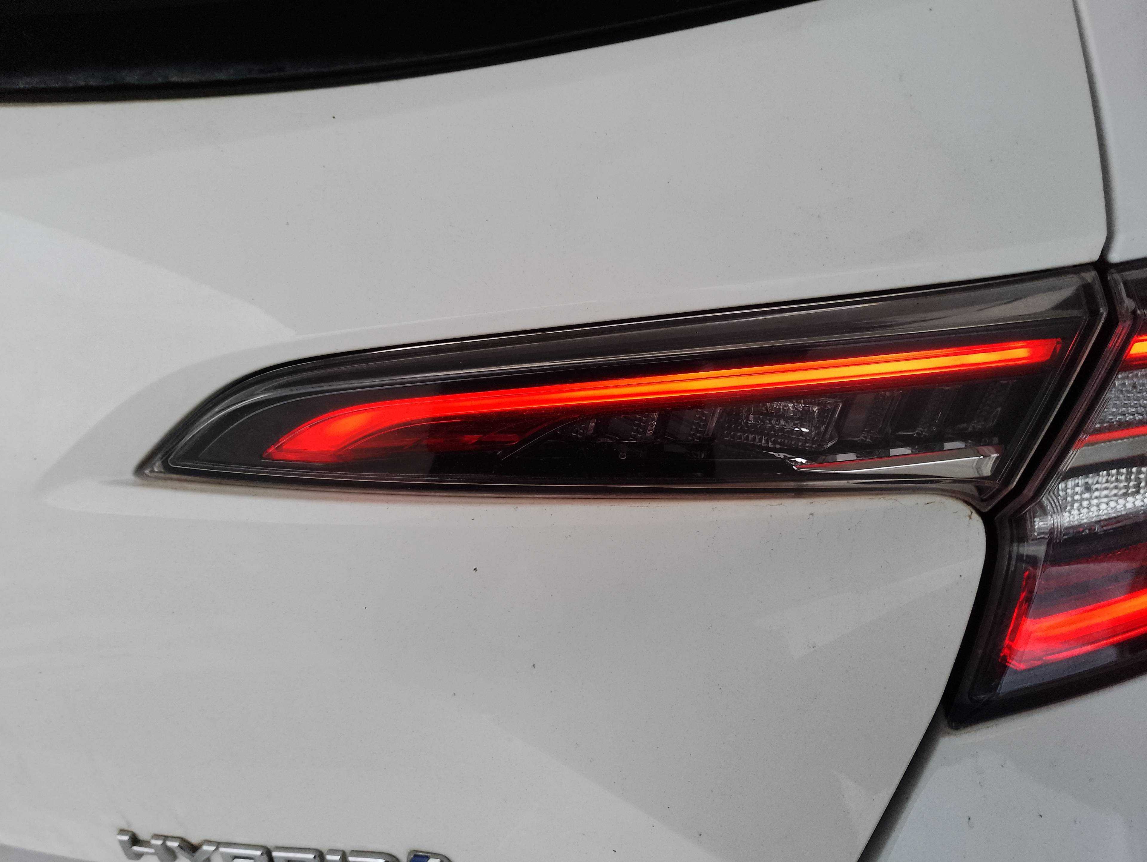 Recambio de piloto porton trasero derecho para toyota corolla hybrid (e21) 1.8 referencia OEM IAM   