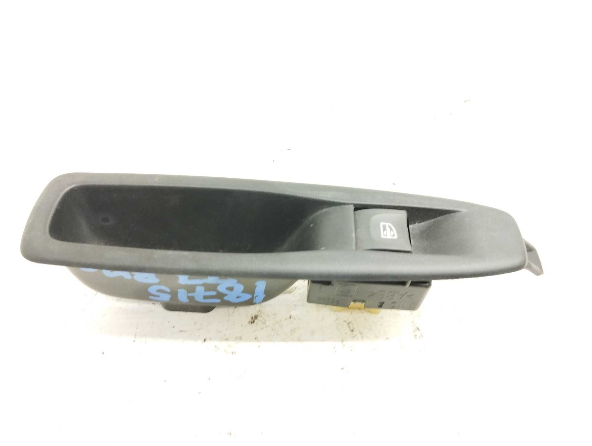 Recambio de mando elevalunas trasero izquierdo para renault captur dynamique referencia OEM IAM 829614619R  