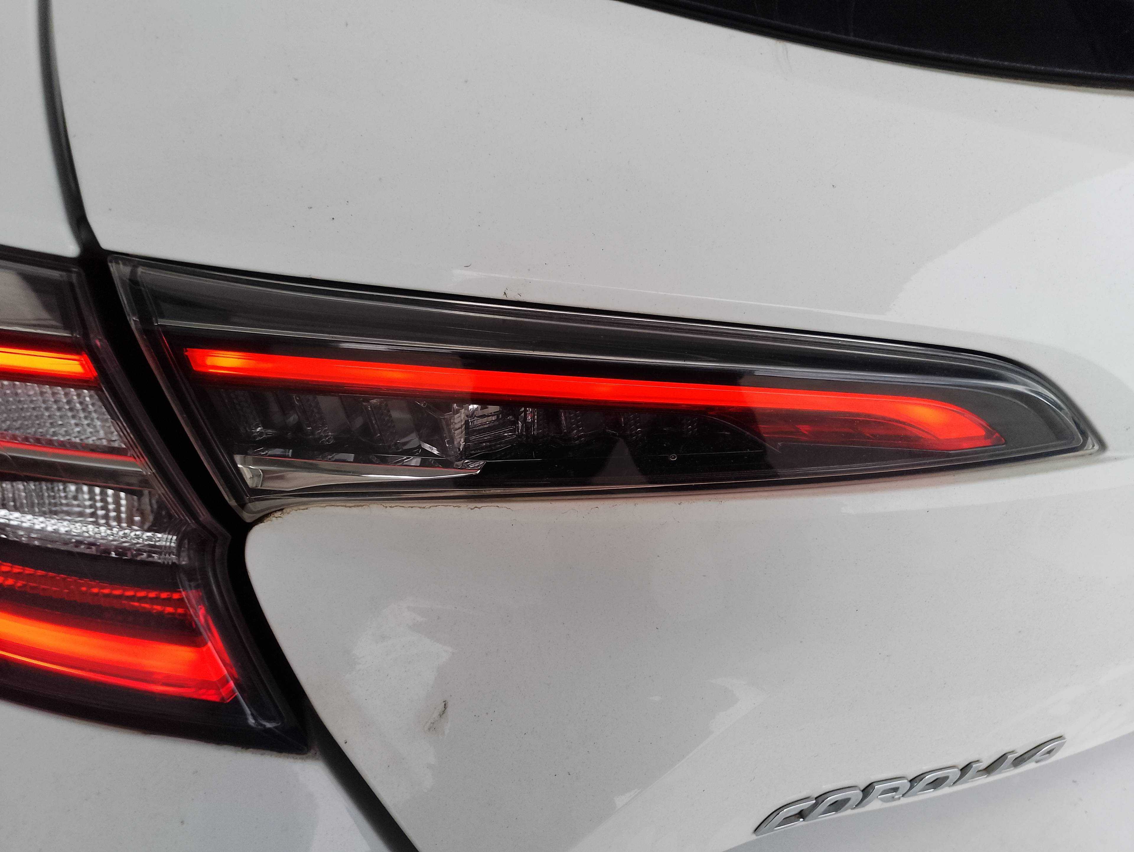 Recambio de piloto porton trasero izquierdo para toyota corolla hybrid (e21) 1.8 referencia OEM IAM   