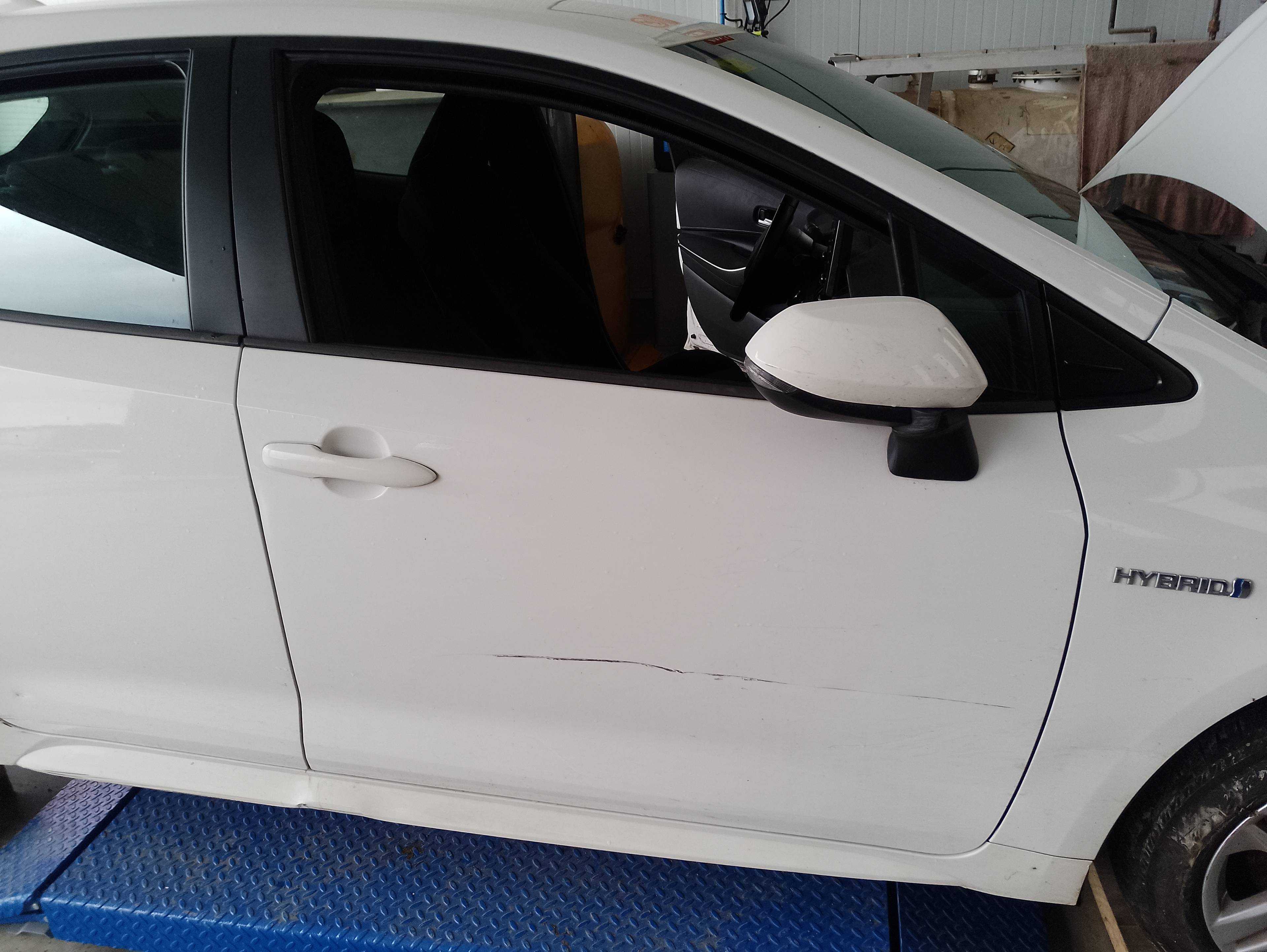 Recambio de puerta delantera derecha para toyota corolla hybrid (e21) 1.8 referencia OEM IAM   