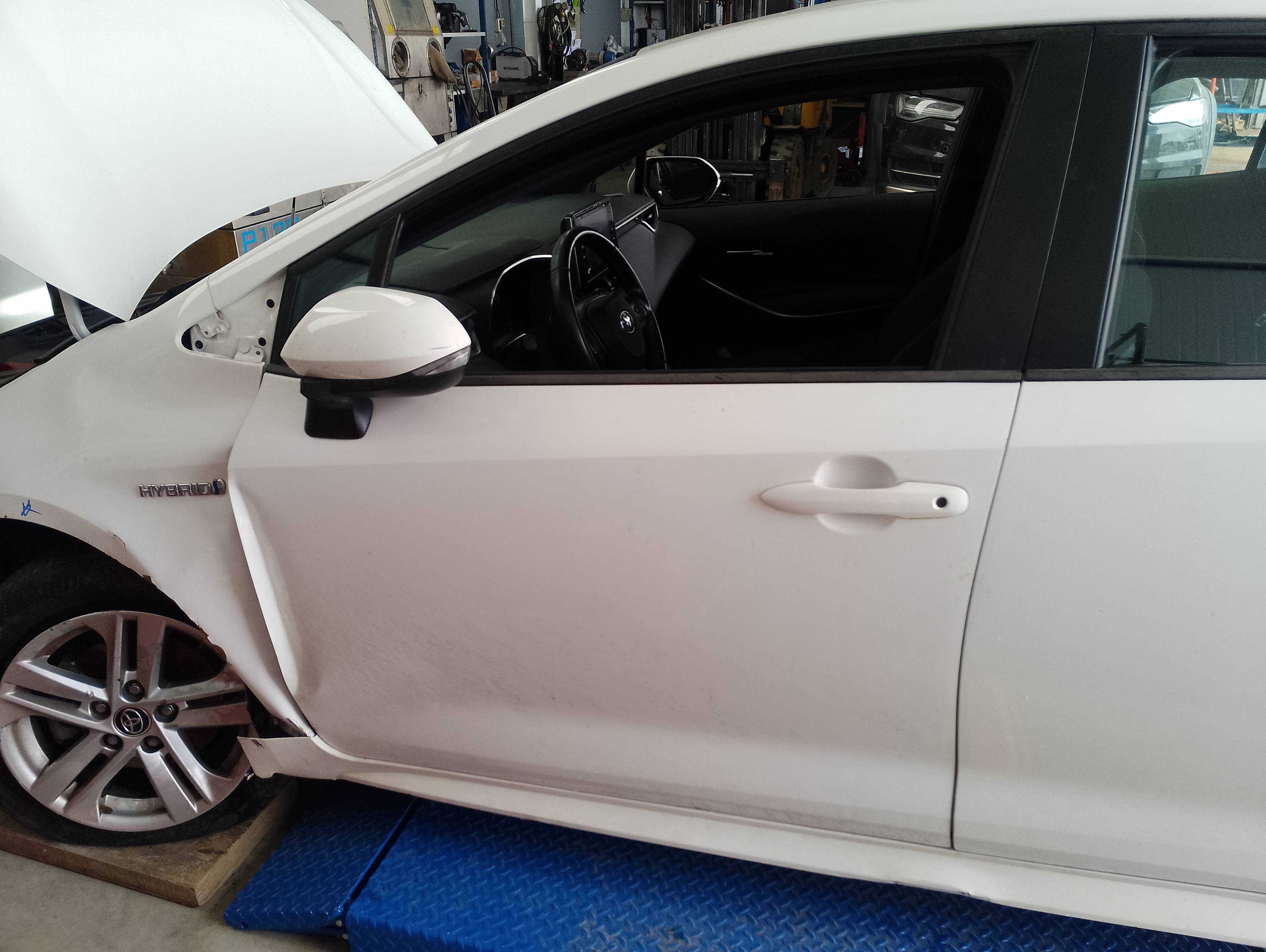 Recambio de puerta delantera izquierda para toyota corolla hybrid (e21) 1.8 referencia OEM IAM   