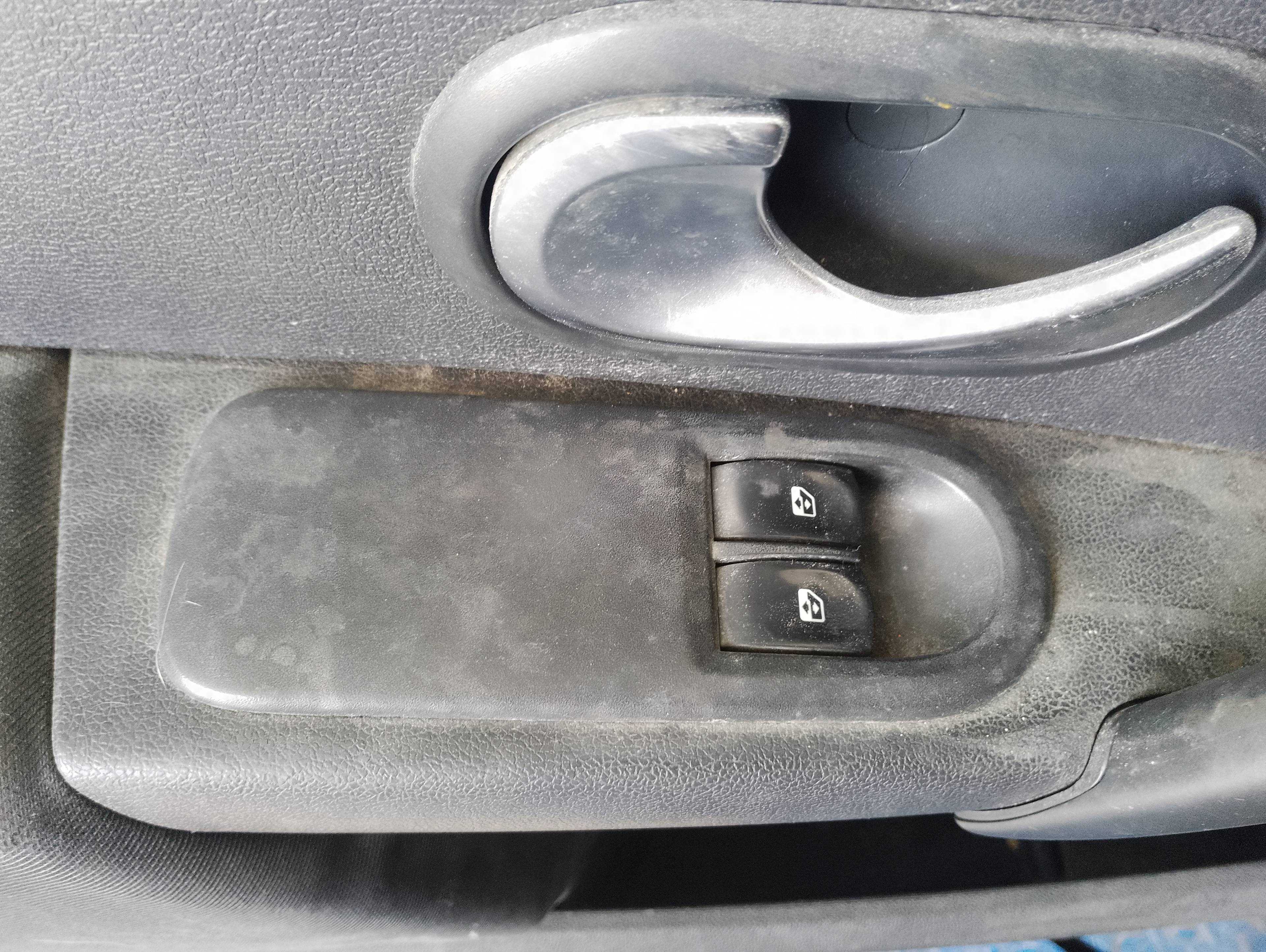 Recambio de mando elevalunas delantero izquierdo para renault clio iii referencia OEM IAM   