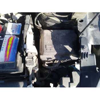 CAJA RELES / FUSIBLES 
