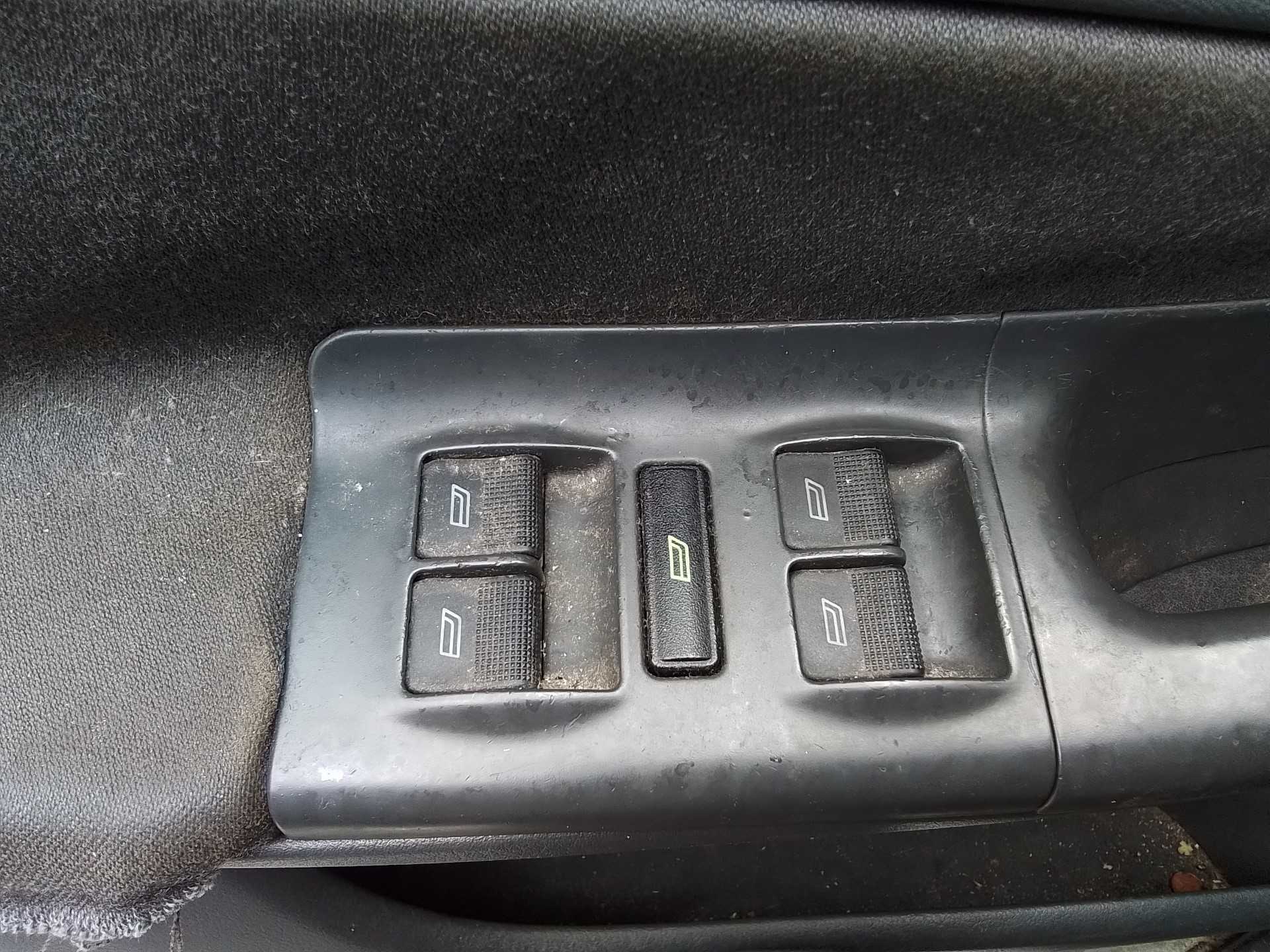 Recambio de mando elevalunas delantero izquierdo para audi a4 berlina (b5) 1.9 tdi referencia OEM IAM   