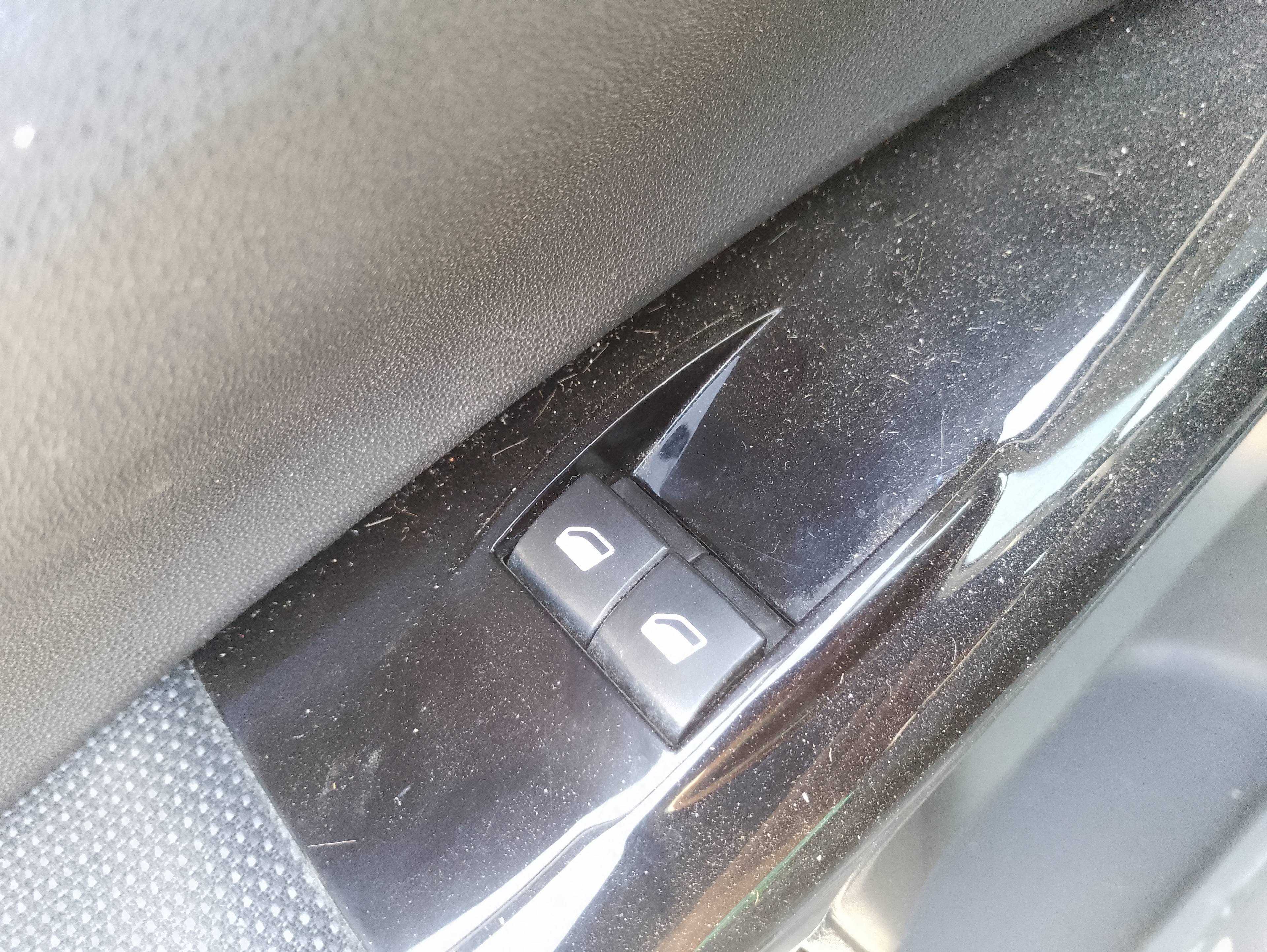 Recambio de mando elevalunas delantero izquierdo para citroën c4 cactus feel referencia OEM IAM   