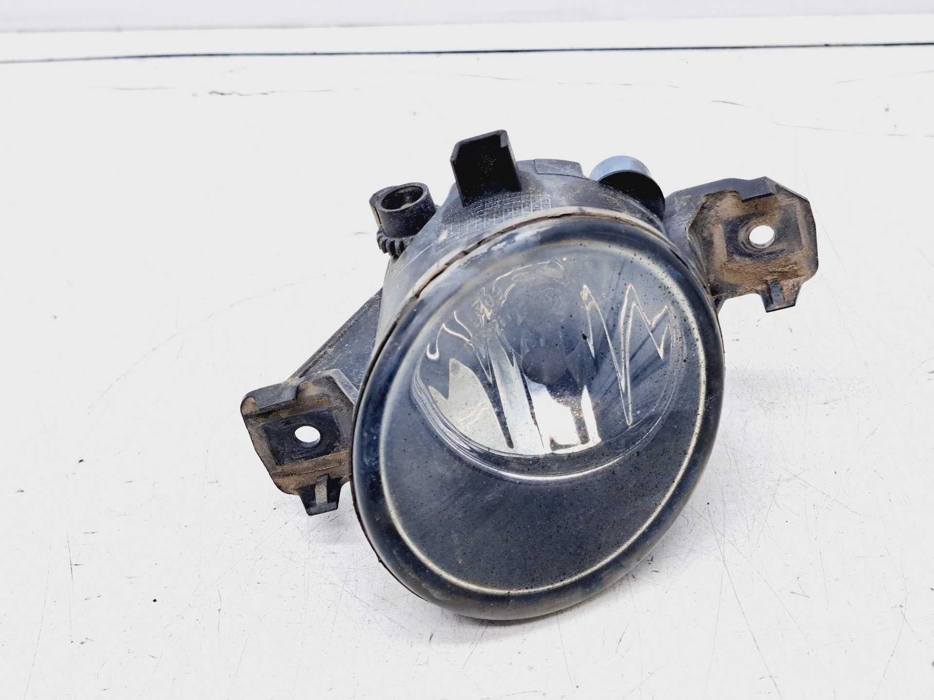 Recambio de faro antiniebla derecho para renault clio iii 20 aniversario referencia OEM IAM 8200002470 89201782 VALEO