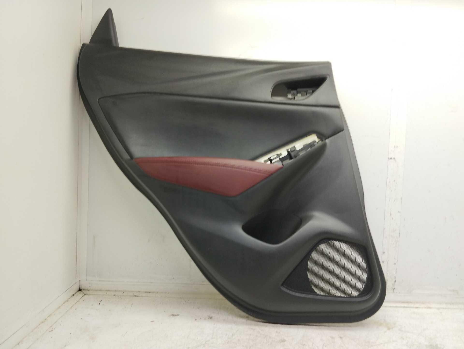 Recambio de guarnecido puerta trasera izquierda para mazda cx-3 center-line referencia OEM IAM  DL9B6855041 
