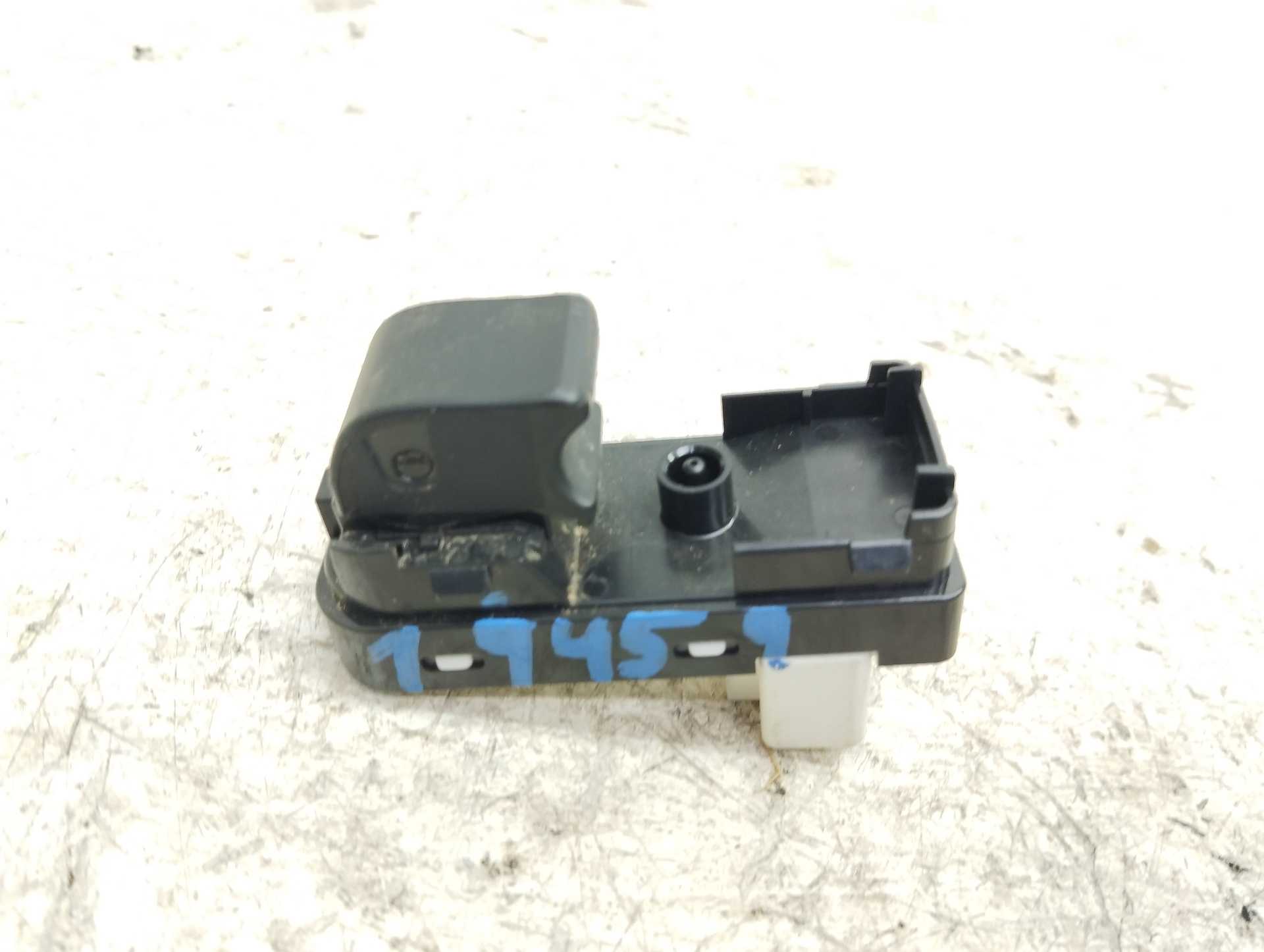Recambio de mando elevalunas trasero izquierdo para mazda cx-3 center-line referencia OEM IAM D09H66370  