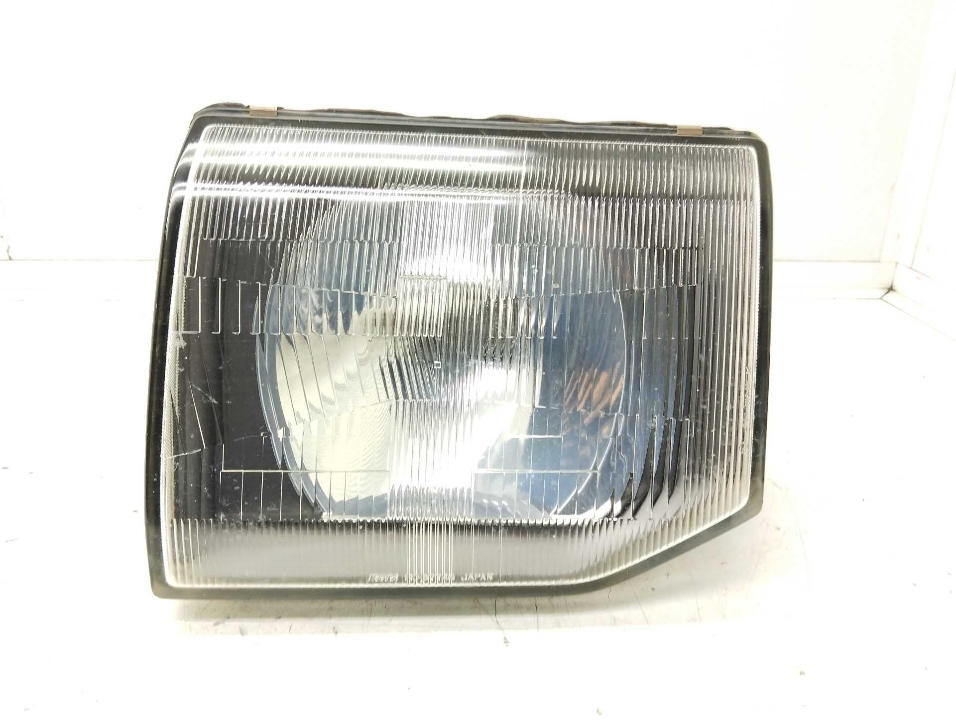Recambio de faro izquierdo para mitsubishi galloper (hyundai) 2.5 td cat referencia OEM IAM 11037746 KOITO 