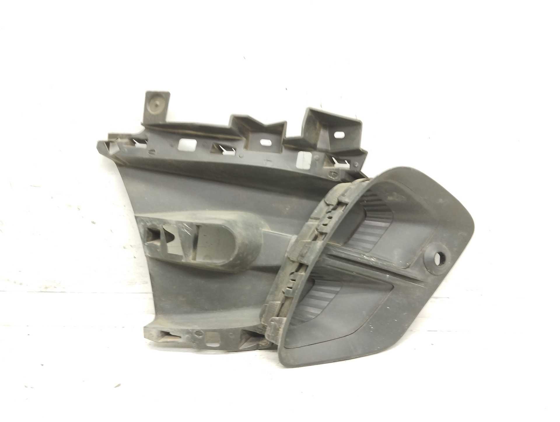 Recambio de moldura paragolpes delantera derecha para renault captur ii equilibre referencia OEM IAM 628108507R  