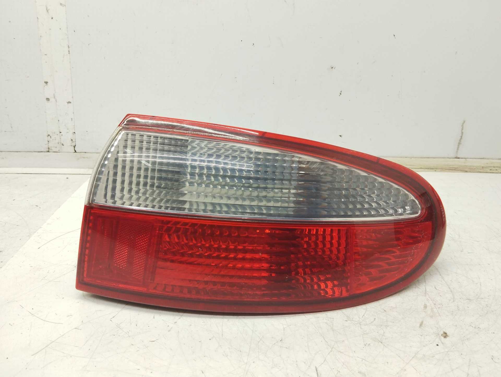 Recambio de piloto trasero derecho para daewoo lanos referencia OEM IAM  96304619 