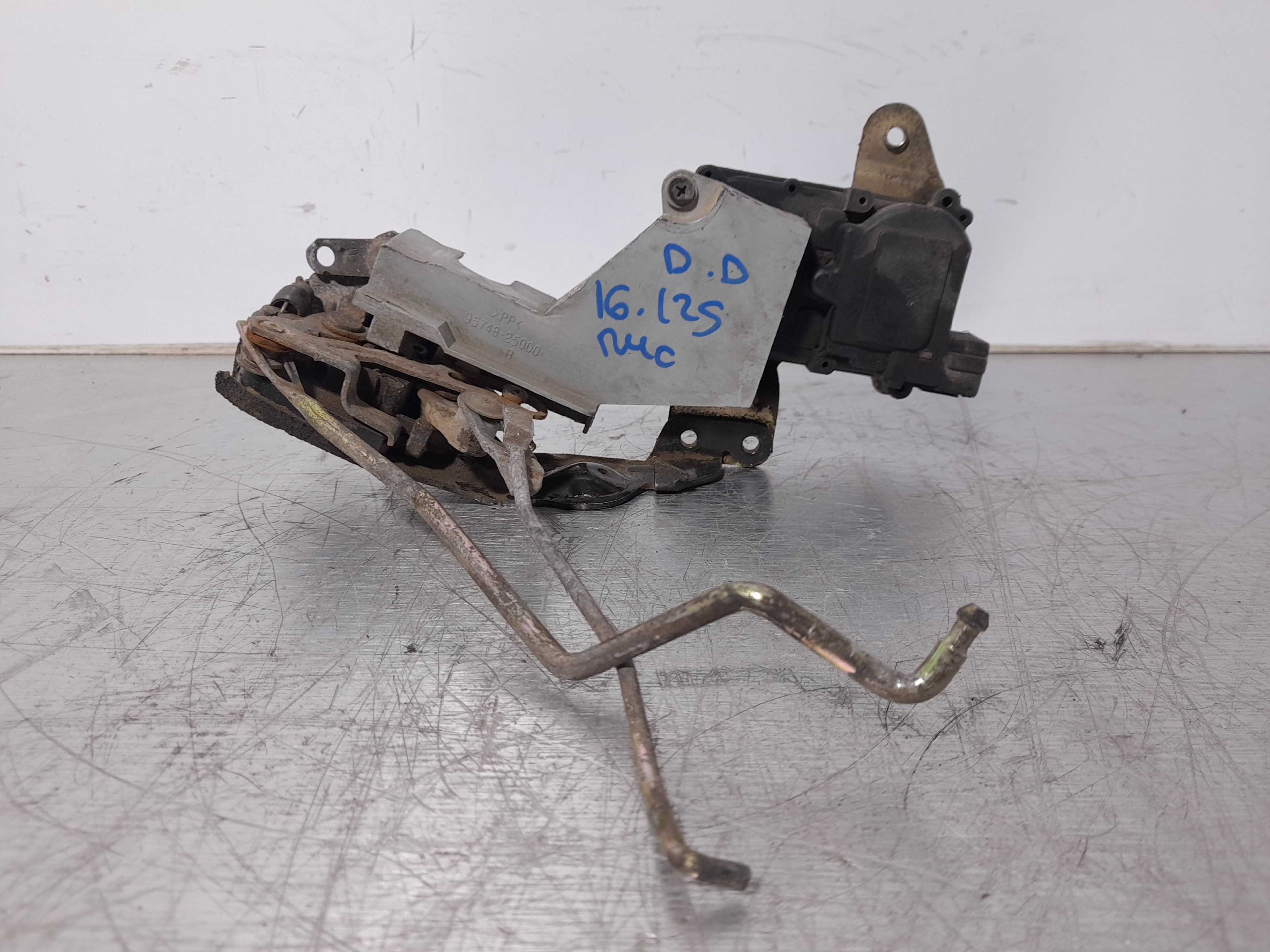 Recambio de cerradura puerta delantera derecha para hyundai accent (lc) gl 4p referencia OEM IAM   