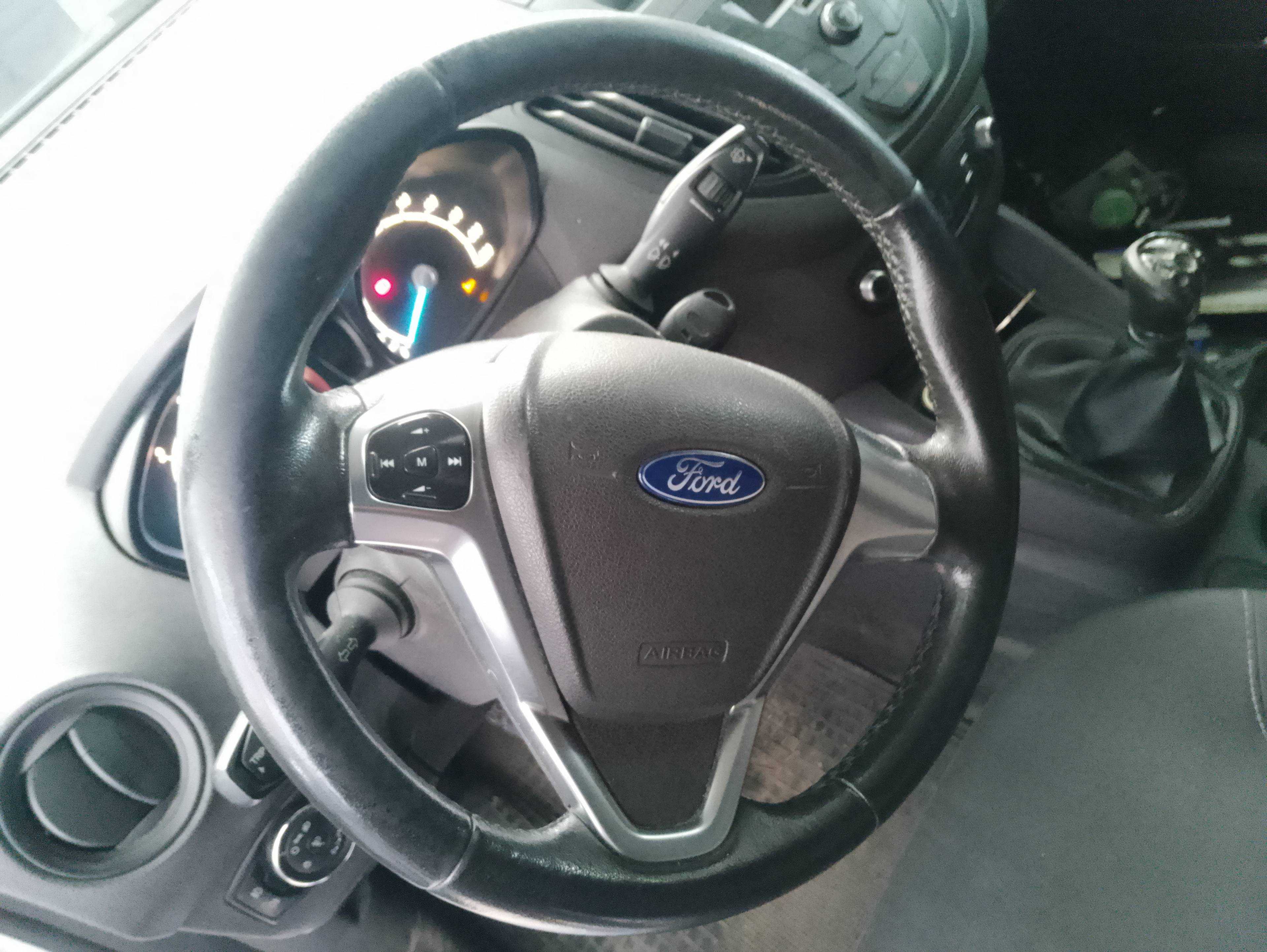 Recambio de volante para ford transit courier combi ambiente referencia OEM IAM   