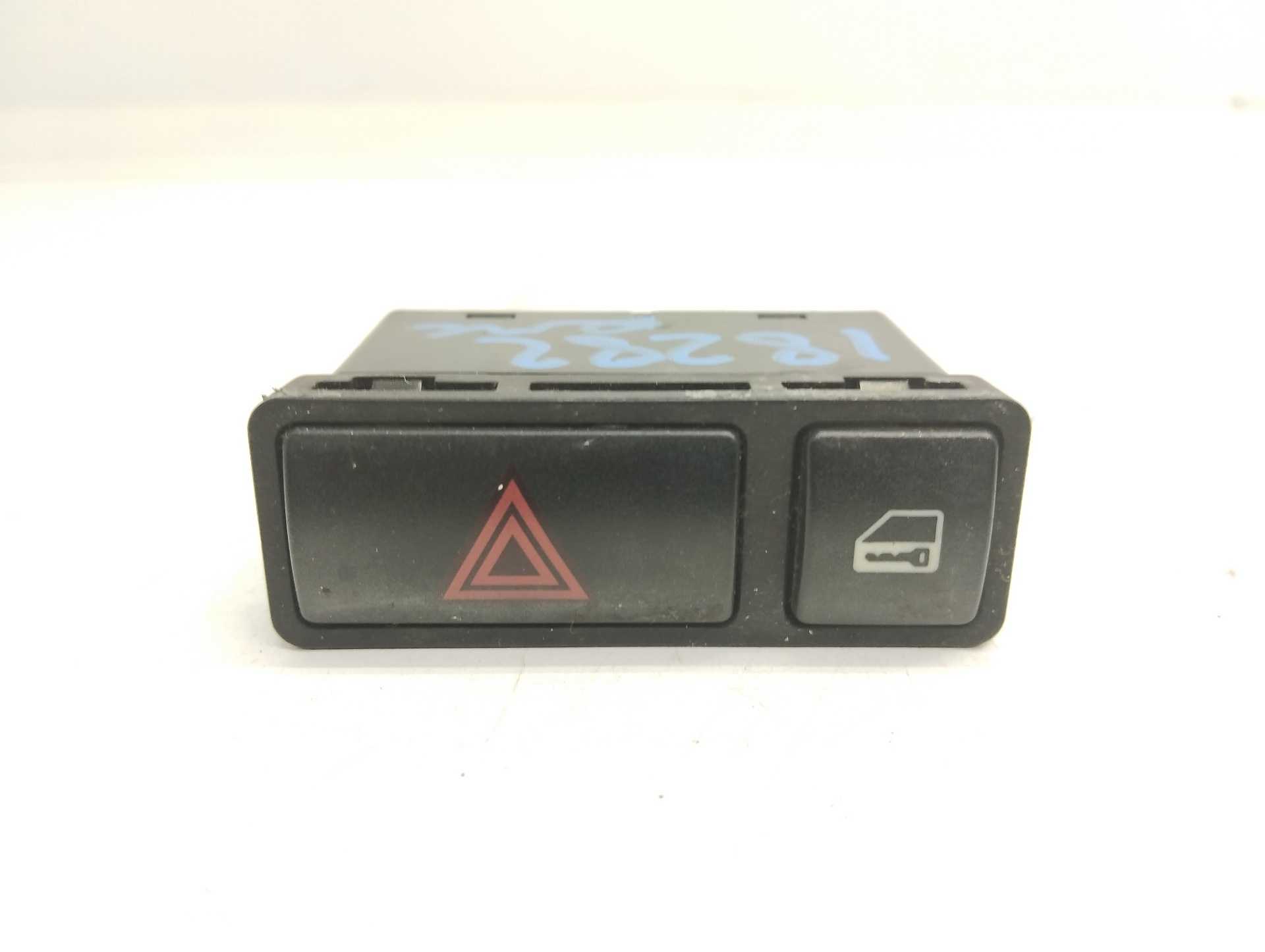 Recambio de mando warning para bmw serie 3 berlina (e46) 320d referencia OEM IAM 8368920  