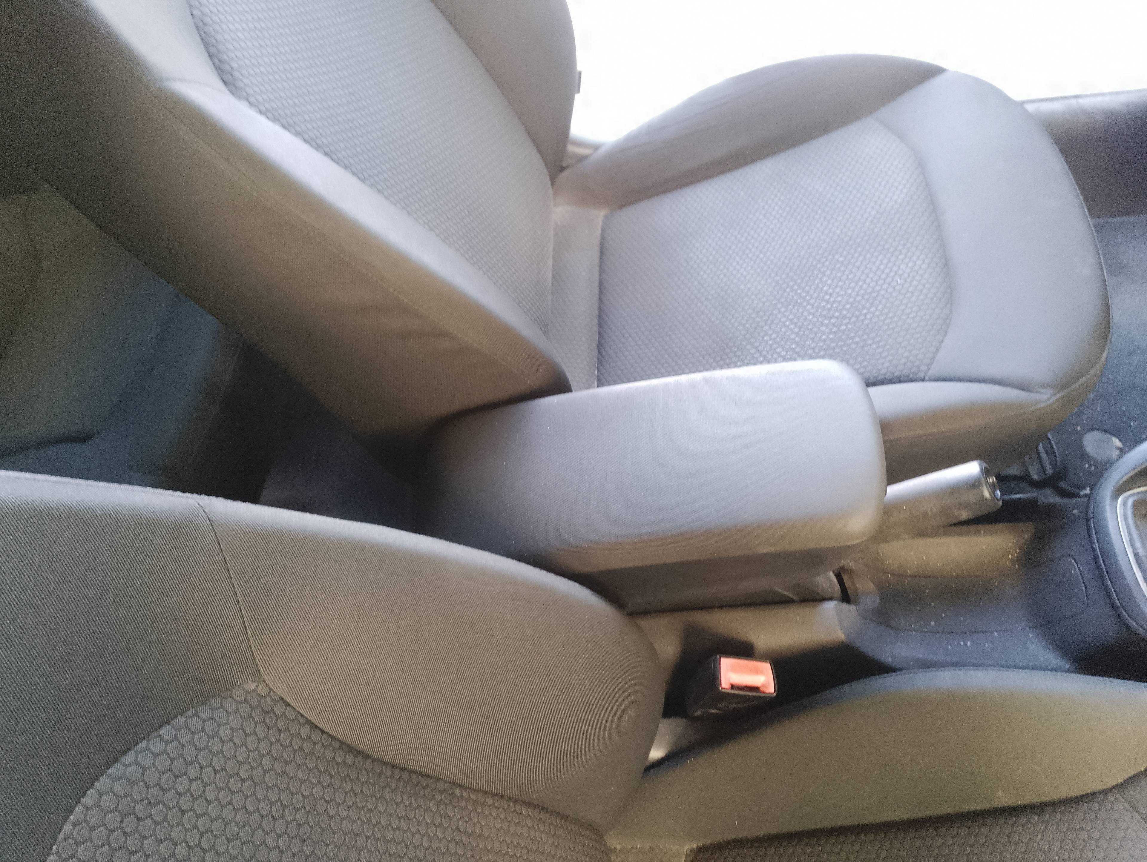 Recambio de apoyabrazos central para audi a1 (8x) ambition referencia OEM IAM   