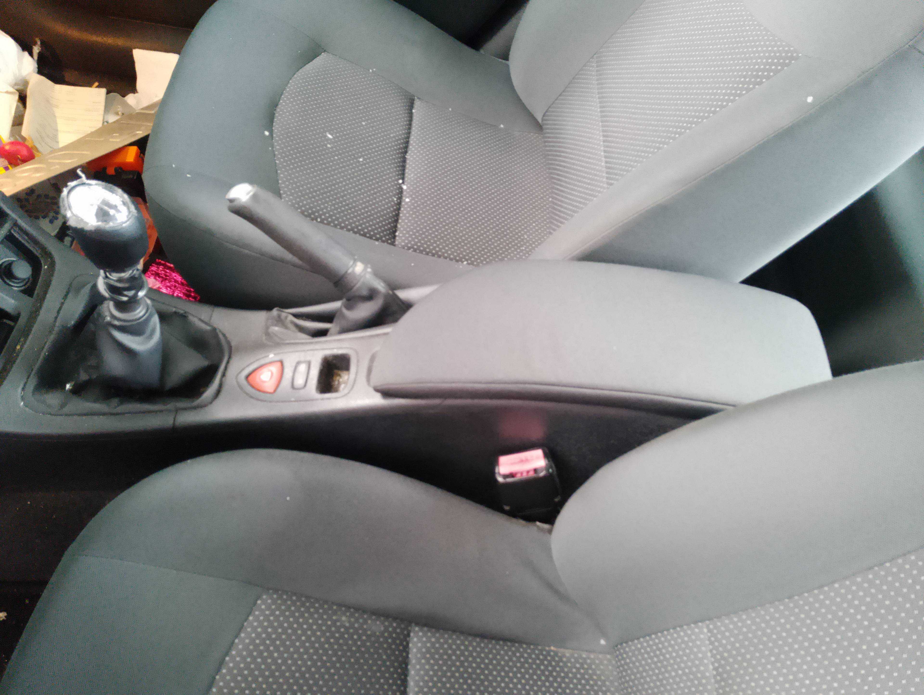 Recambio de apoyabrazos central para renault laguna ii grandtour (kg0) expression confort referencia OEM IAM   