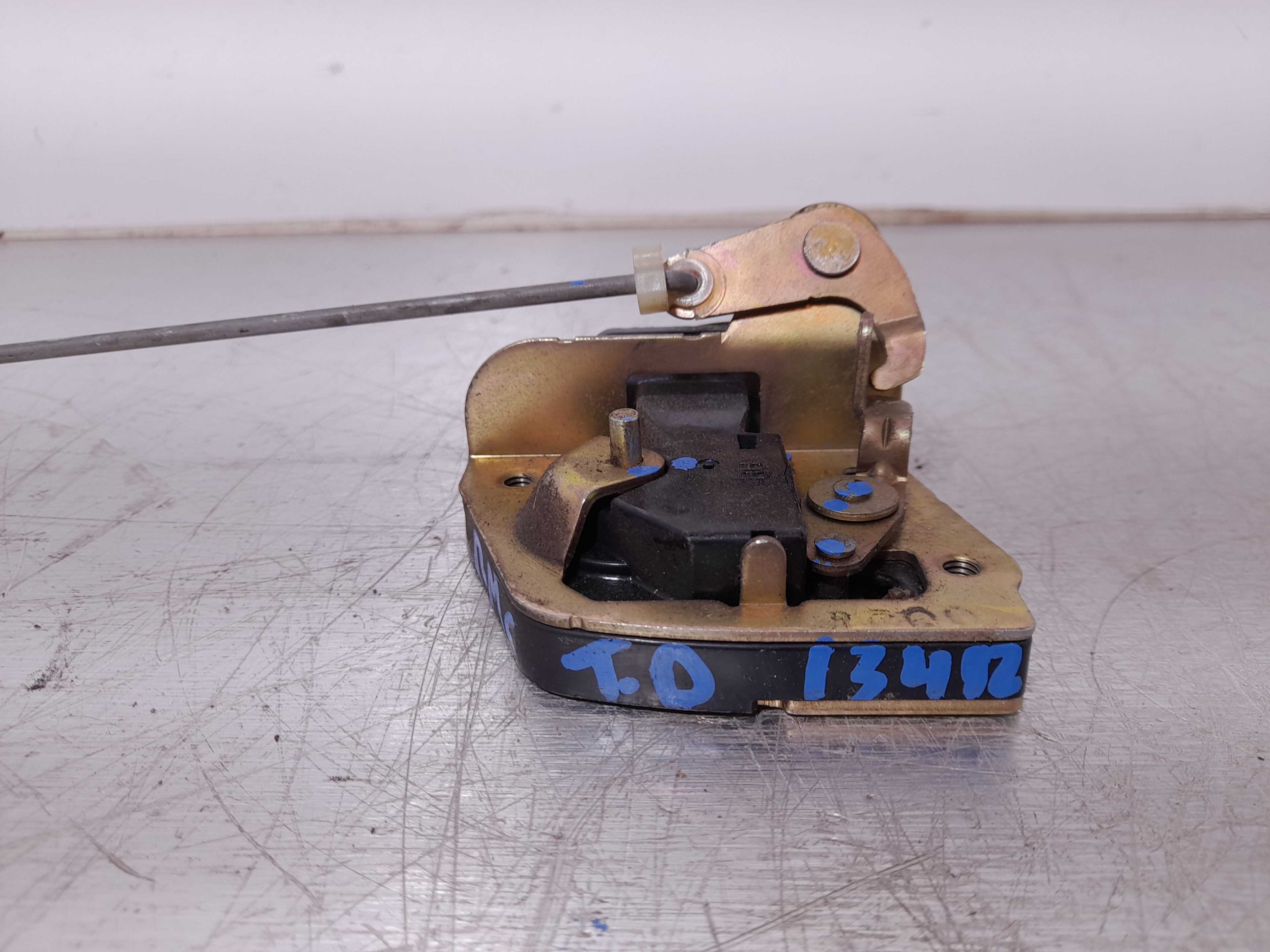 Recambio de cerradura puerta lateral derecha para kia carnival ii 2.9 cdri ex referencia OEM IAM   