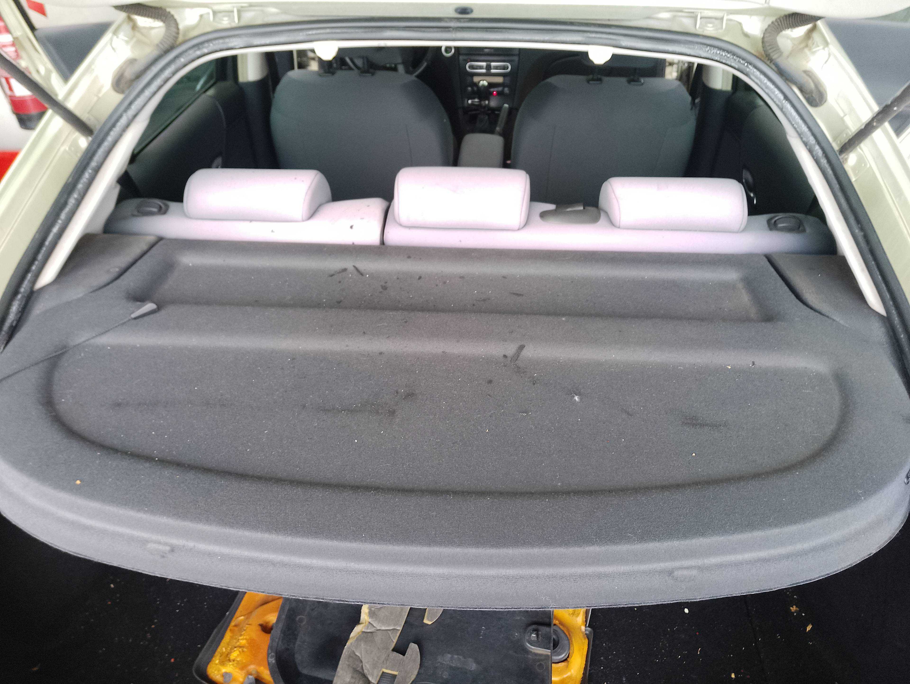 Recambio de bandeja trasera para renault laguna ii grandtour (kg0) expression confort referencia OEM IAM   