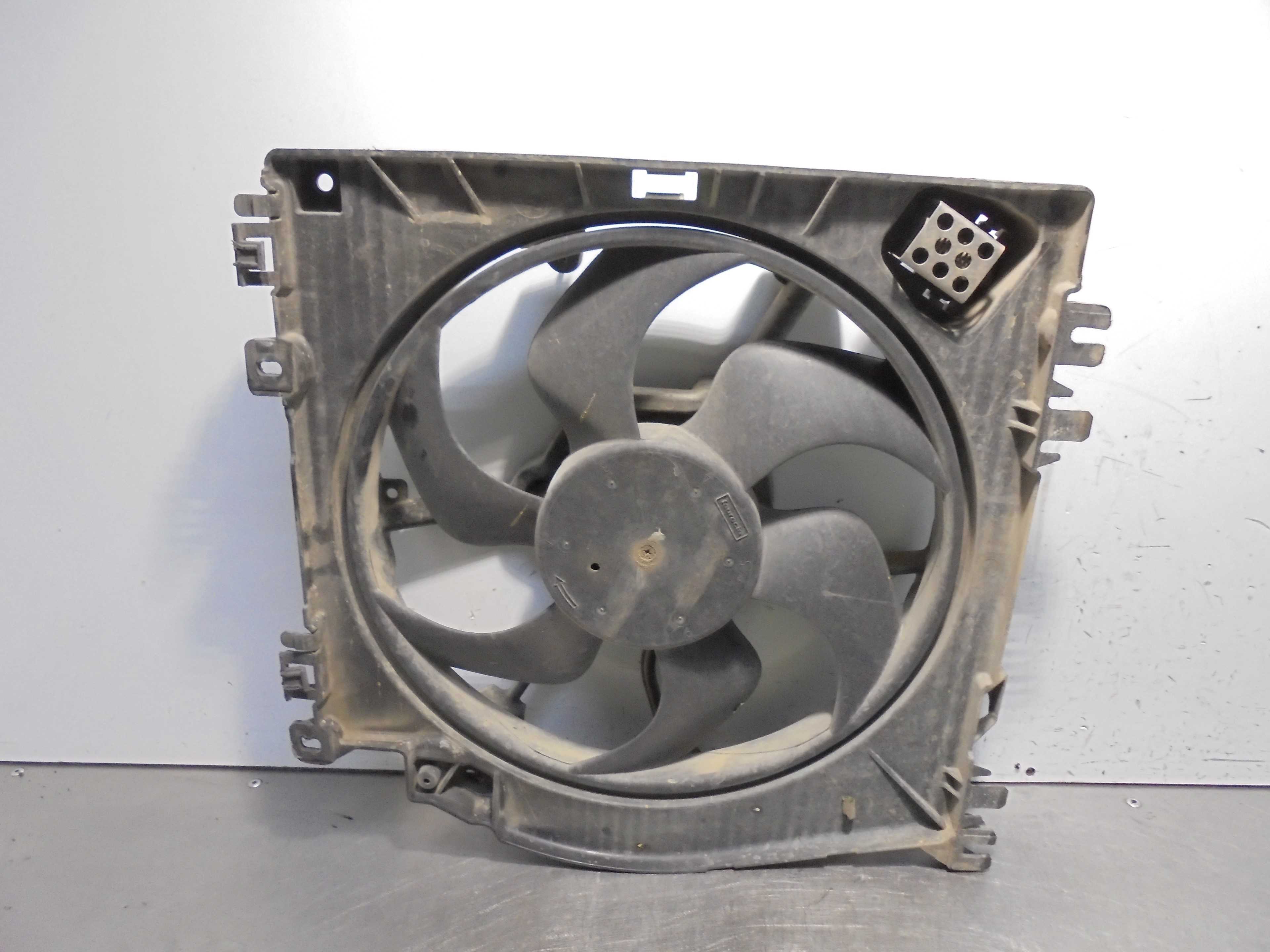 Recambio de electroventilador para renault clio iii authentique referencia OEM IAM 8200688375  