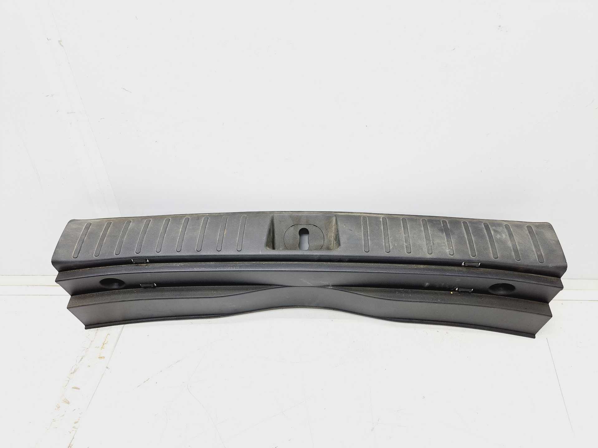 Recambio de moldura interior para hyundai tucson 1.6 crdi cat referencia OEM IAM 85770N7000  