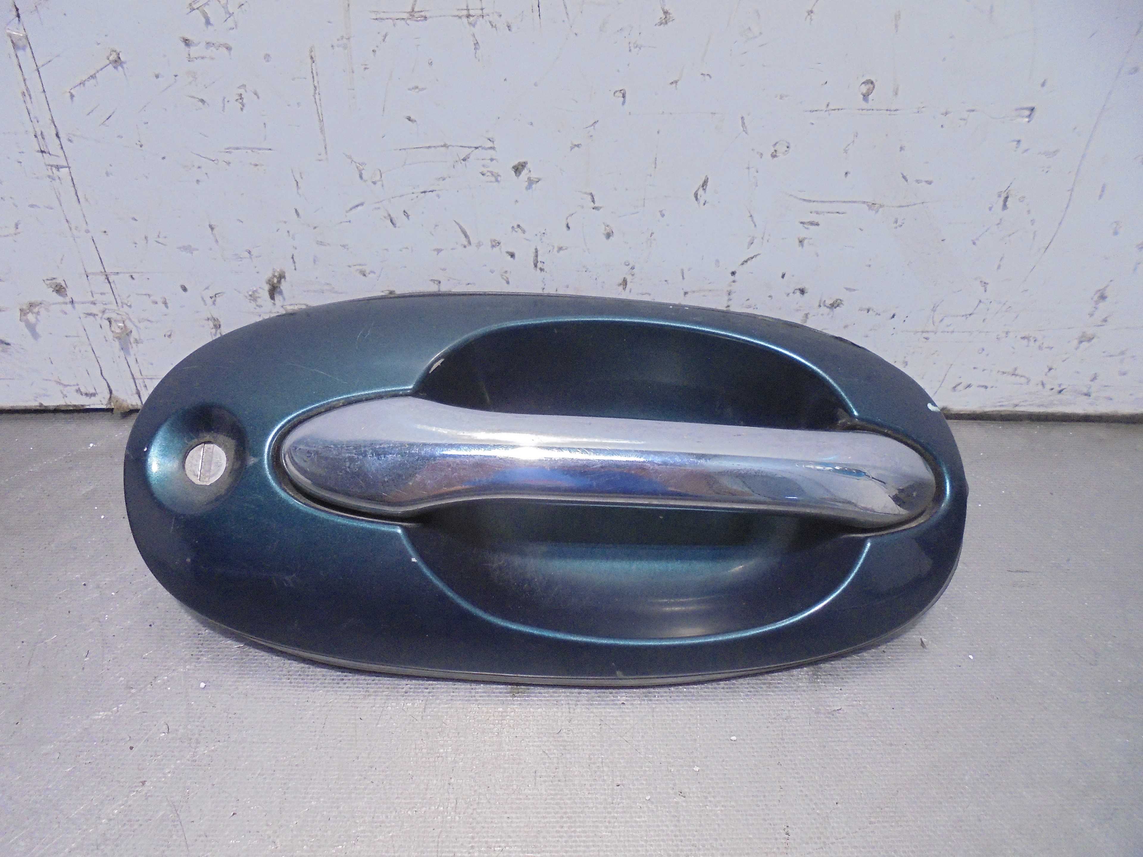 Recambio de maneta exterior delantera derecha para kia carnival ii 2.9 cdri ex referencia OEM IAM K53A58410  