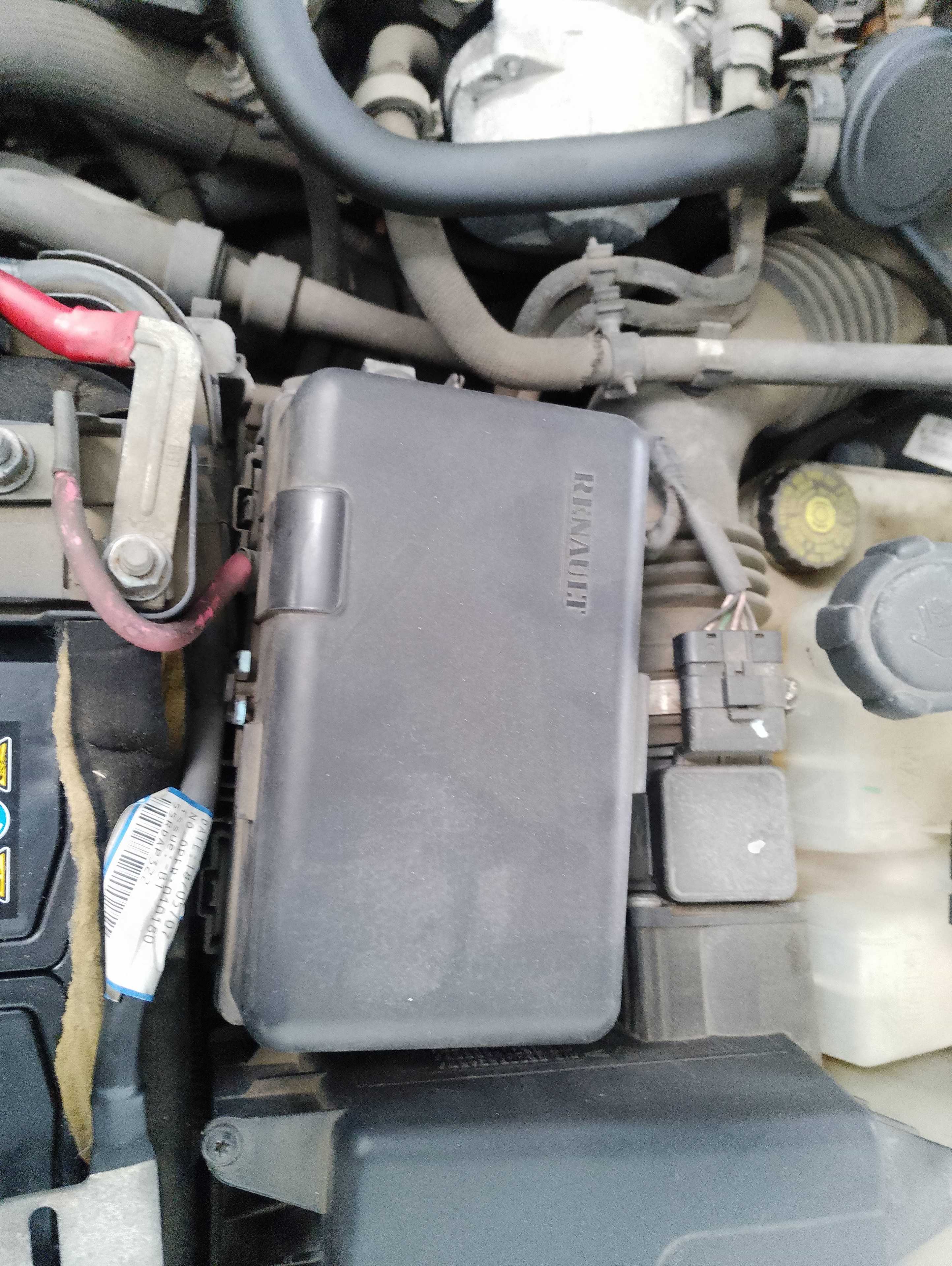 Recambio de caja reles / fusibles para renault laguna ii grandtour (kg0) expression confort referencia OEM IAM   