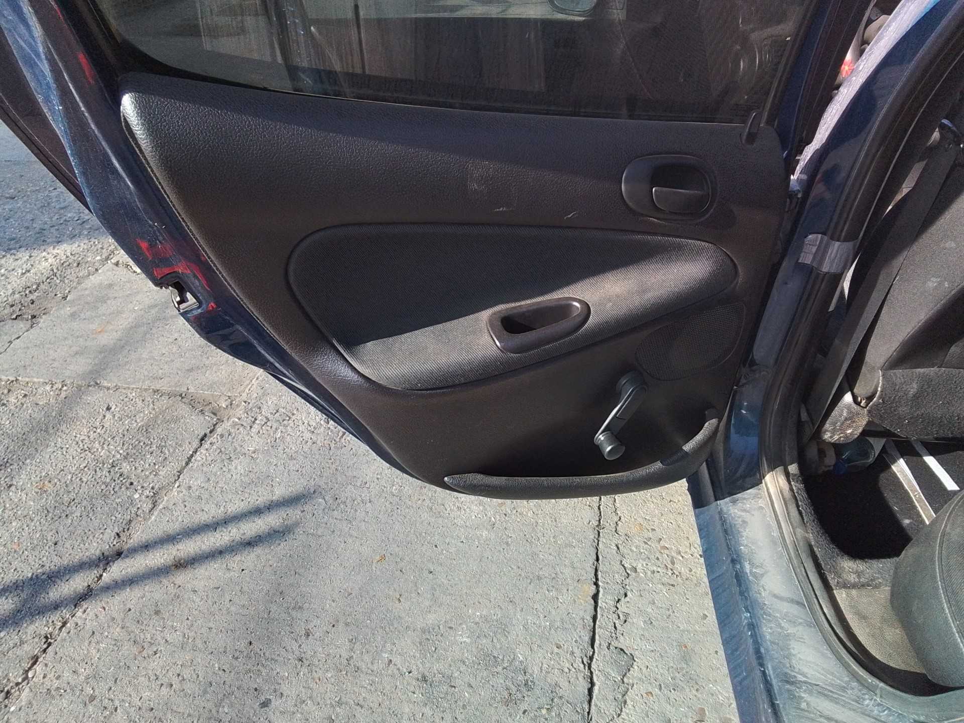 Recambio de guarnecido puerta trasera izquierda para peugeot 206 berlina x-line referencia OEM IAM   