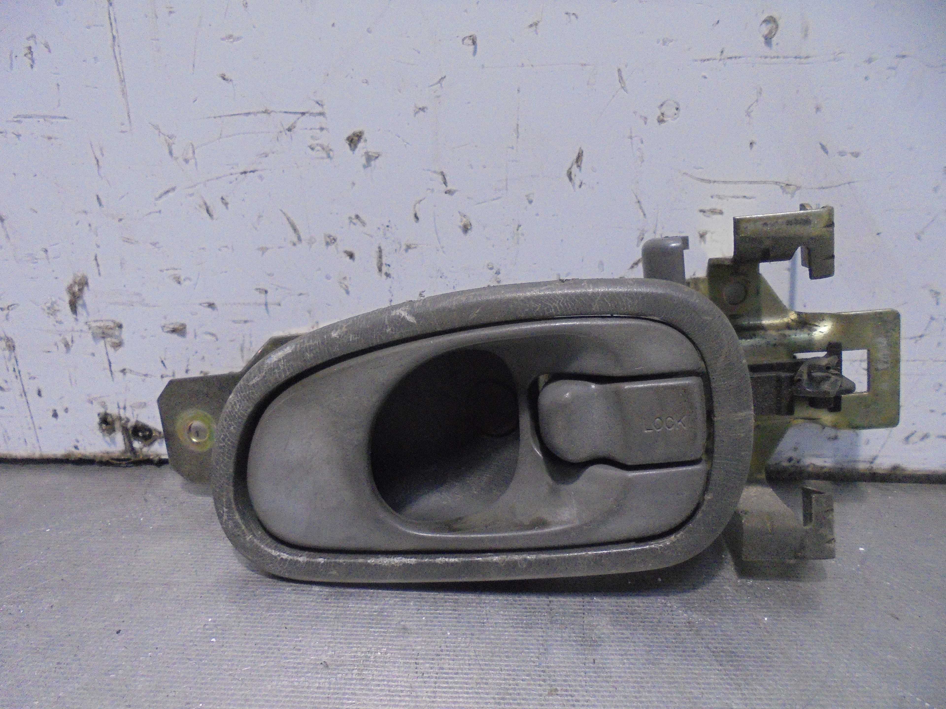 Recambio de maneta interior delantera derecha para kia carnival ii 2.9 cdri ex referencia OEM IAM   