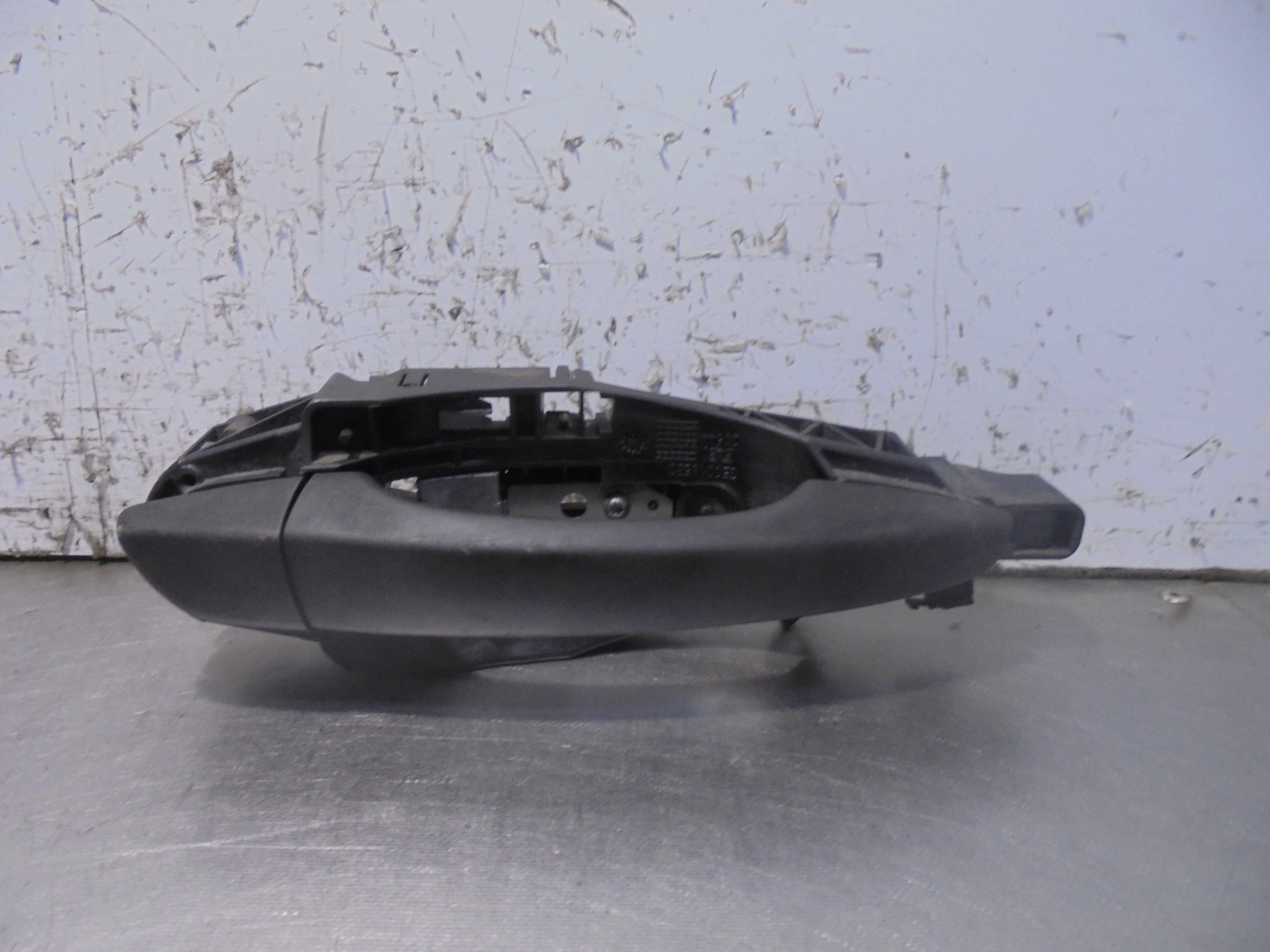 Recambio de maneta exterior delantera derecha para peugeot 308 sw access referencia OEM IAM   