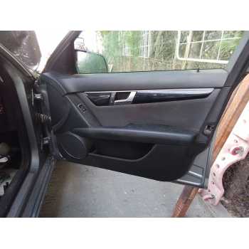 GUARNECIDO PUERTA DELANTERA DERECHA A2045402210 