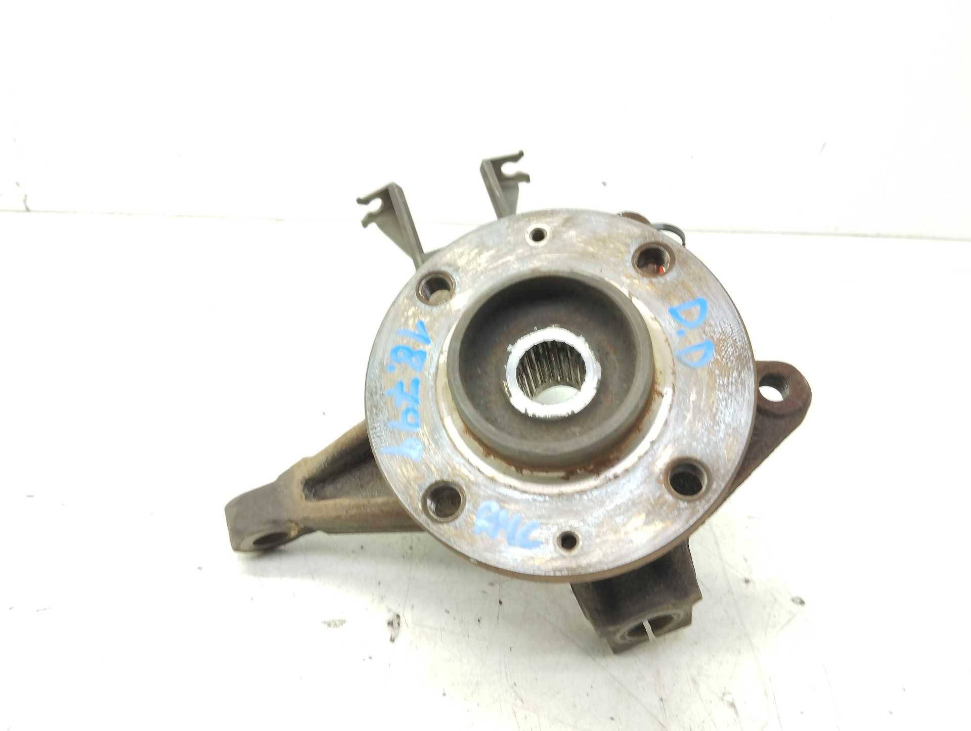 Recambio de mangueta delantera derecha para peugeot 206 berlina x-line referencia OEM IAM   