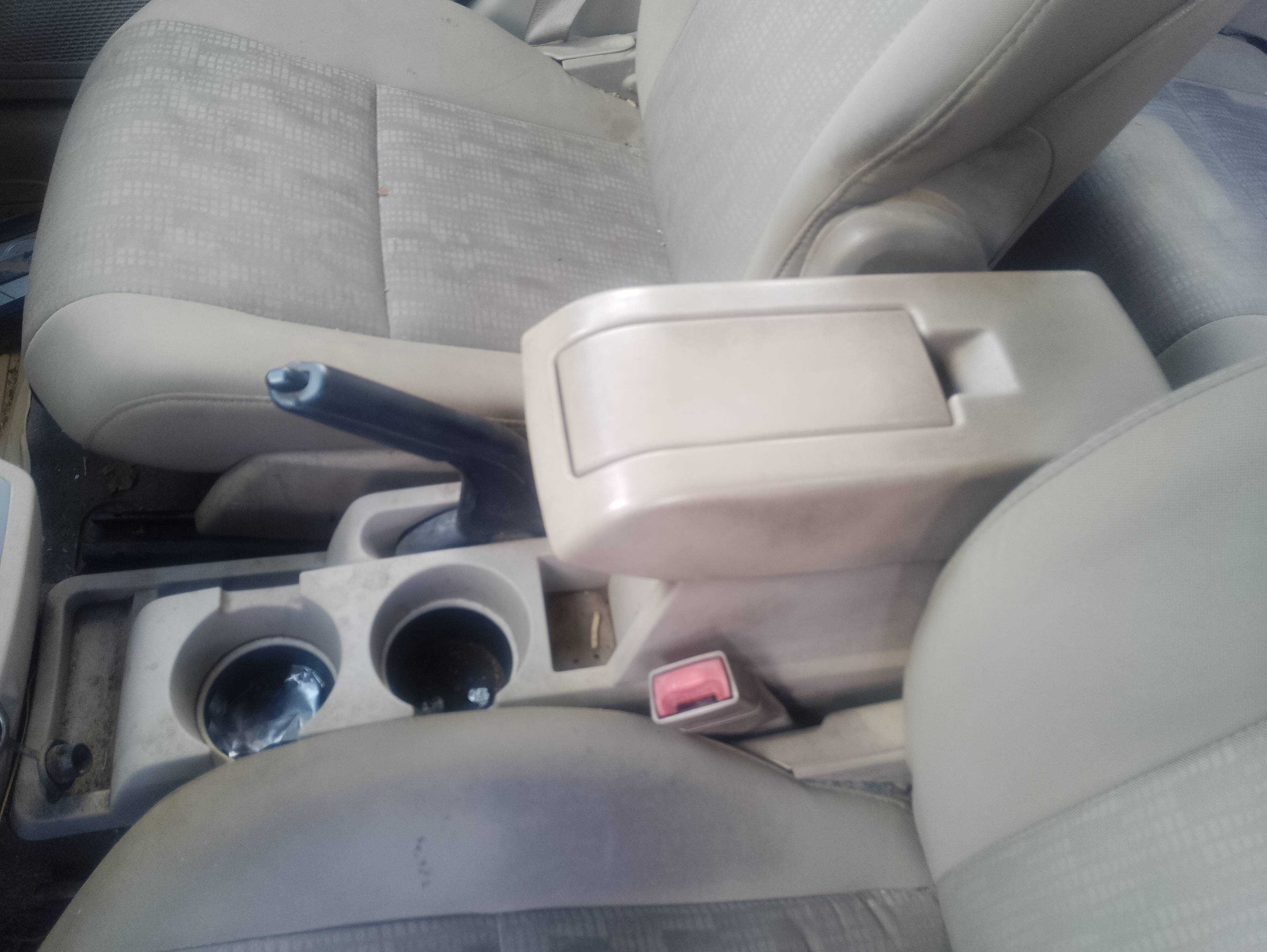 Recambio de apoyabrazos central para dodge caliber s referencia OEM IAM   