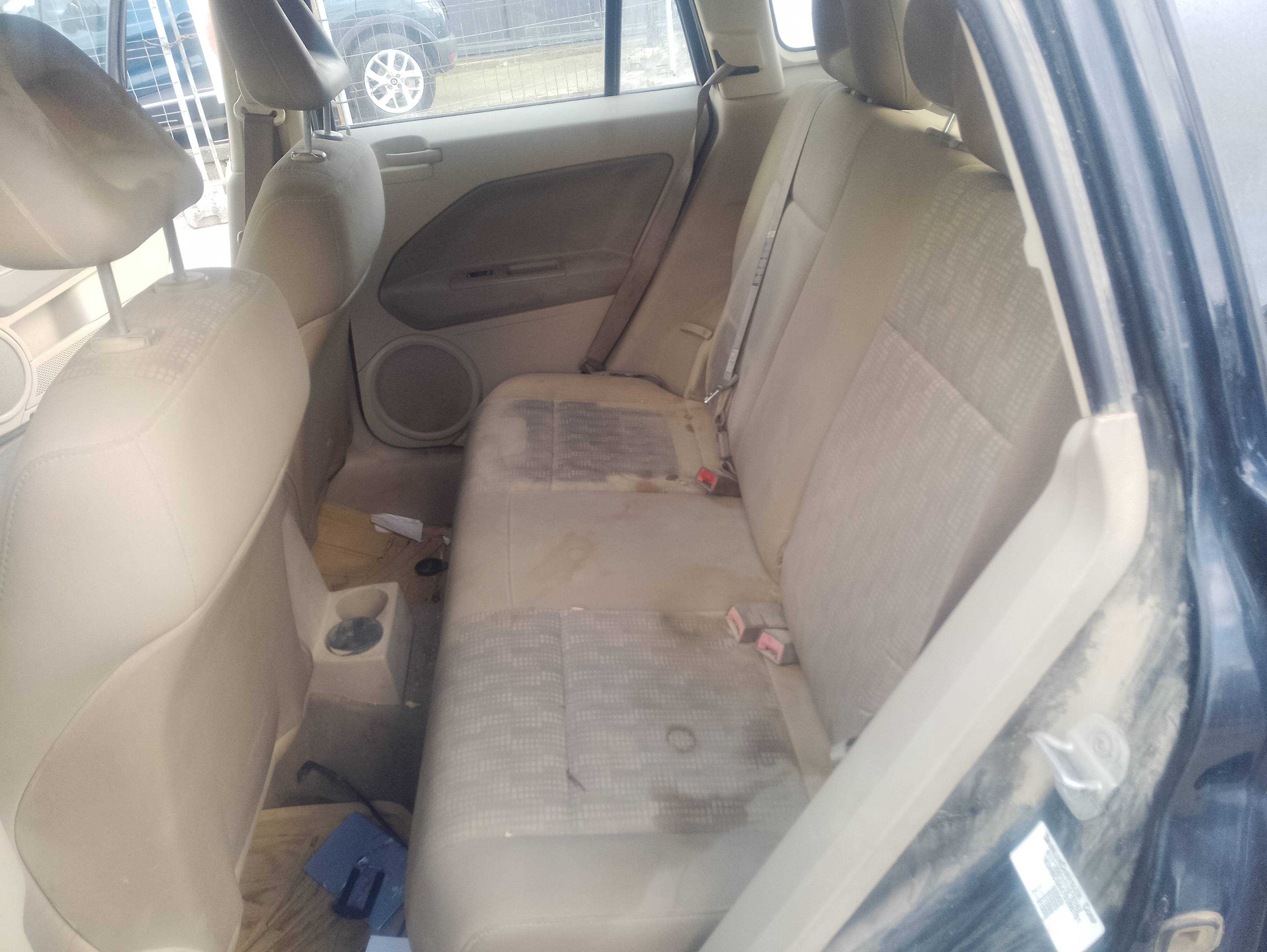 Recambio de asientos traseros para dodge caliber s referencia OEM IAM   