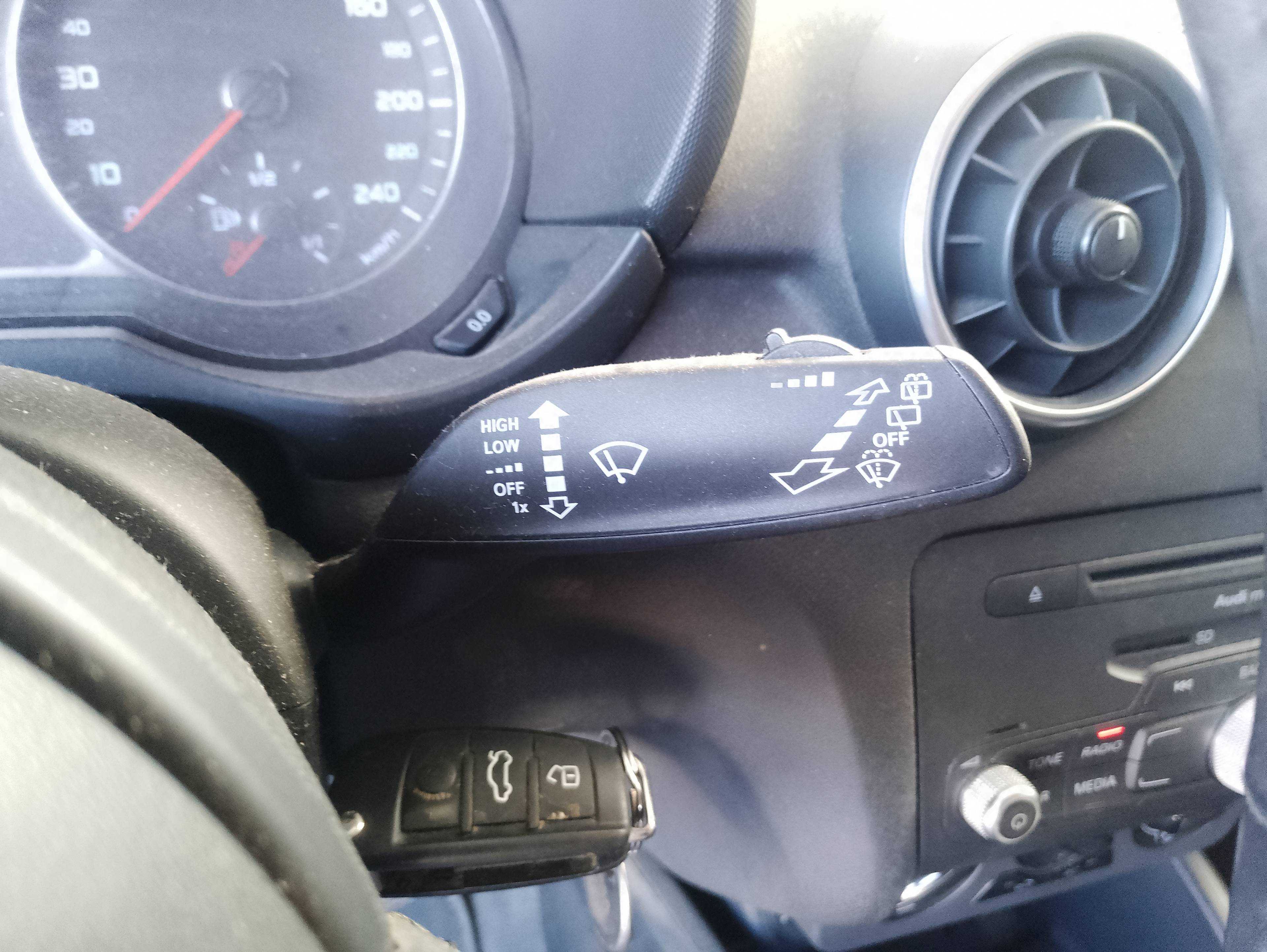 Recambio de mando limpia para audi a1 (8x) ambition referencia OEM IAM   