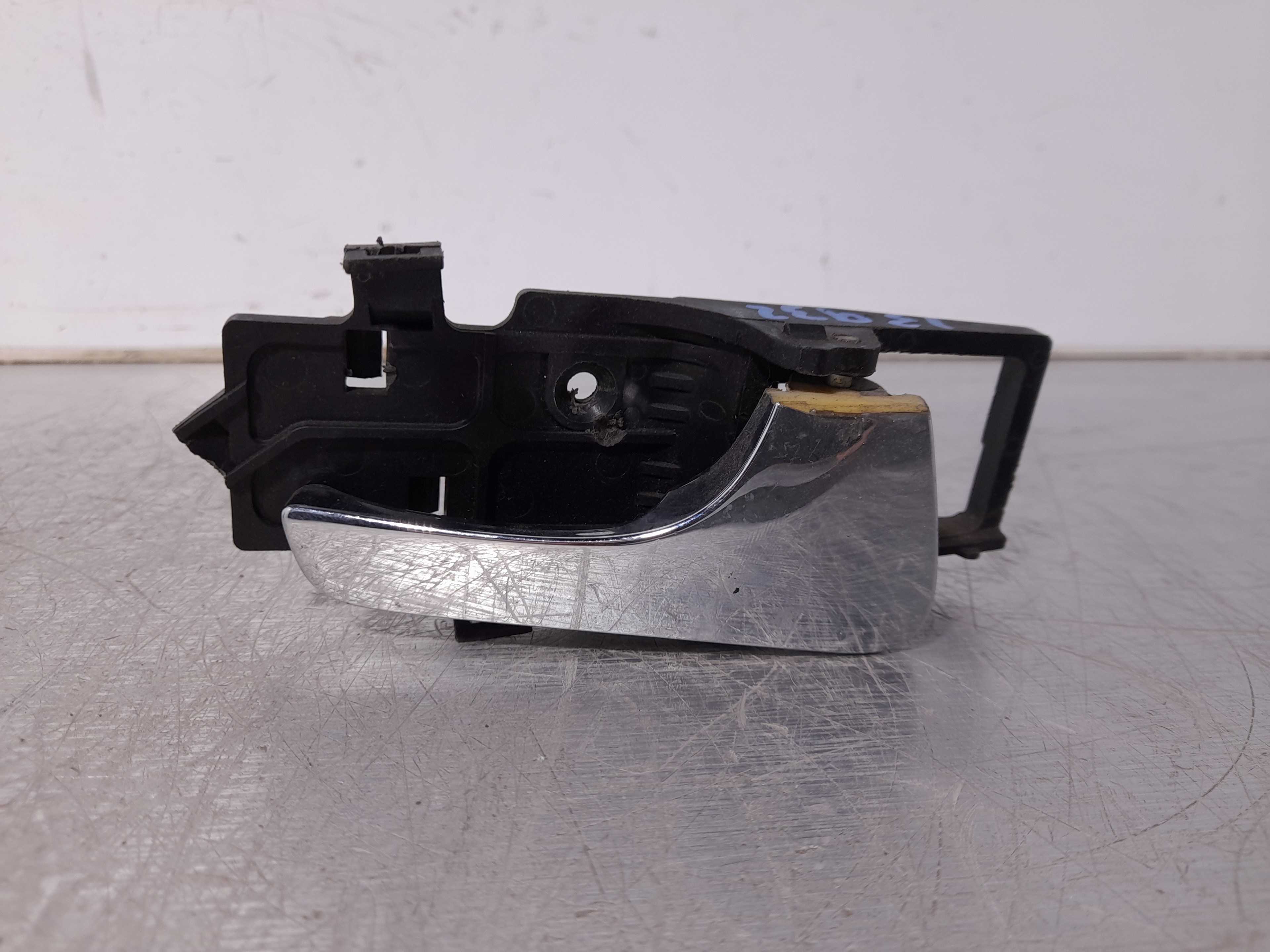 Recambio de maneta interior trasera derecha para chevrolet aveo 1.4 cat referencia OEM IAM   