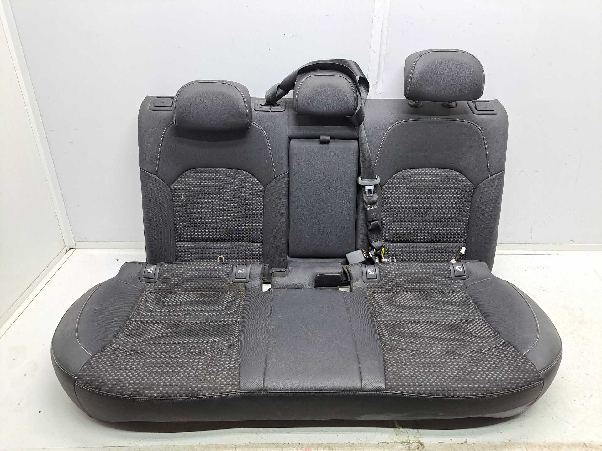 Recambio de asientos traseros para kia xceed drive referencia OEM IAM 3457581a  