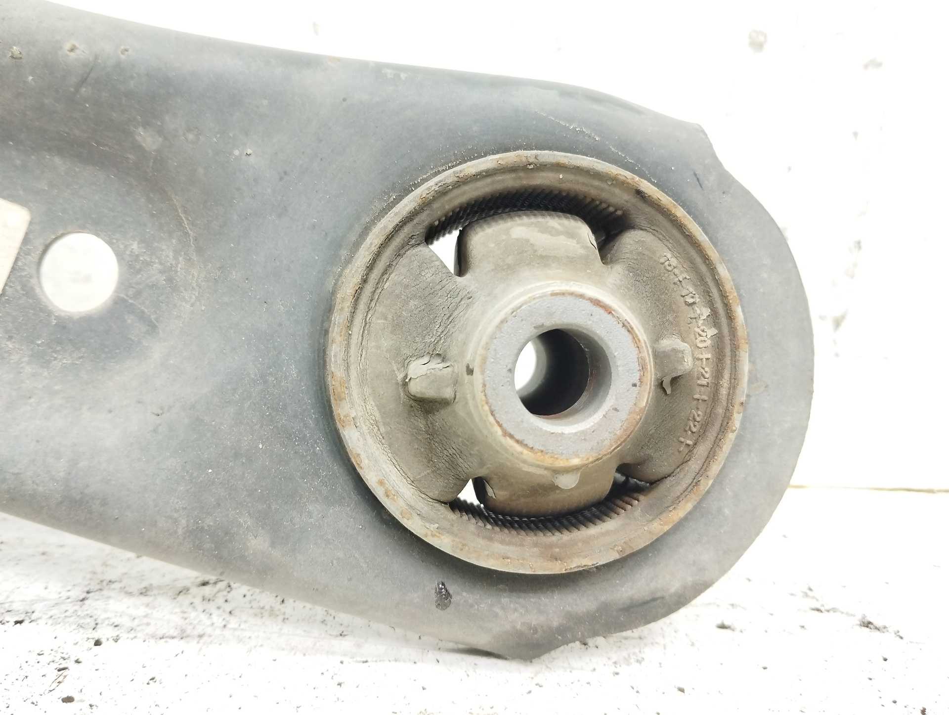 Recambio de brazo suspension inferior delantero derecho para kia xceed drive referencia OEM IAM 54501G4AA0  