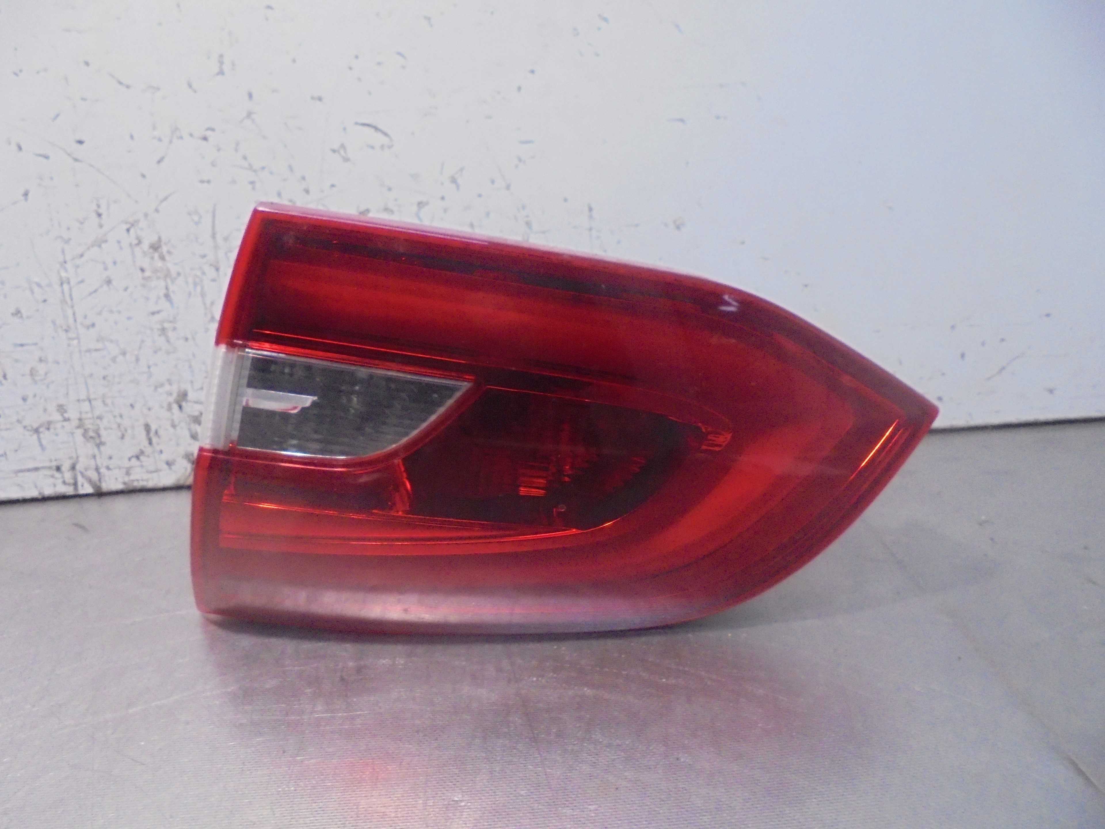Recambio de piloto porton trasero derecho para peugeot 308 sw access referencia OEM IAM   