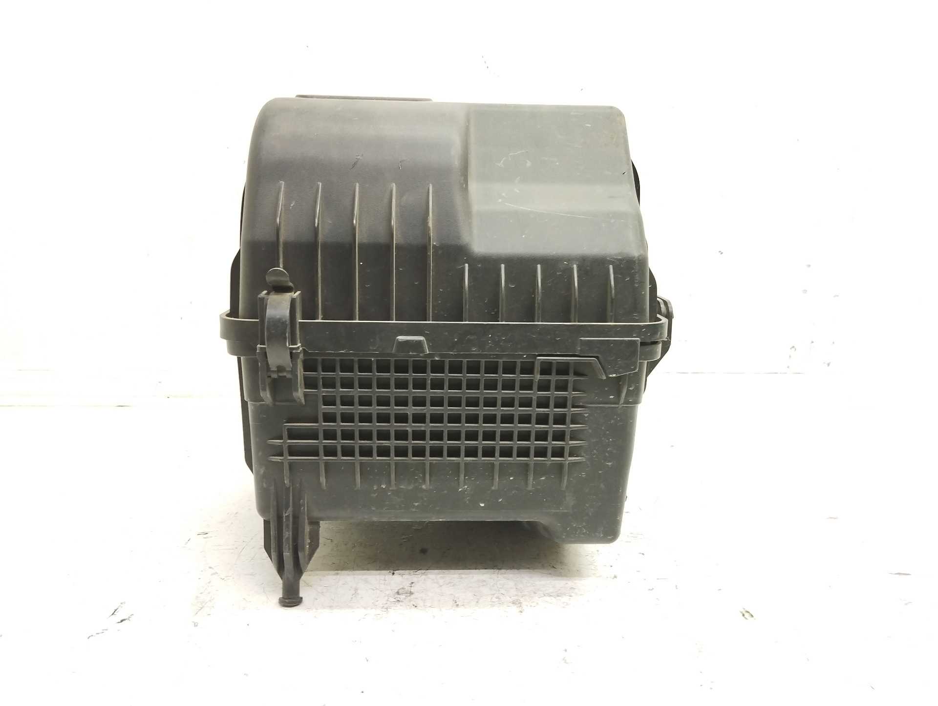 Recambio de caja filtro aire para ssangyong tivoli crystal 4x2 referencia OEM IAM 23110-35300  