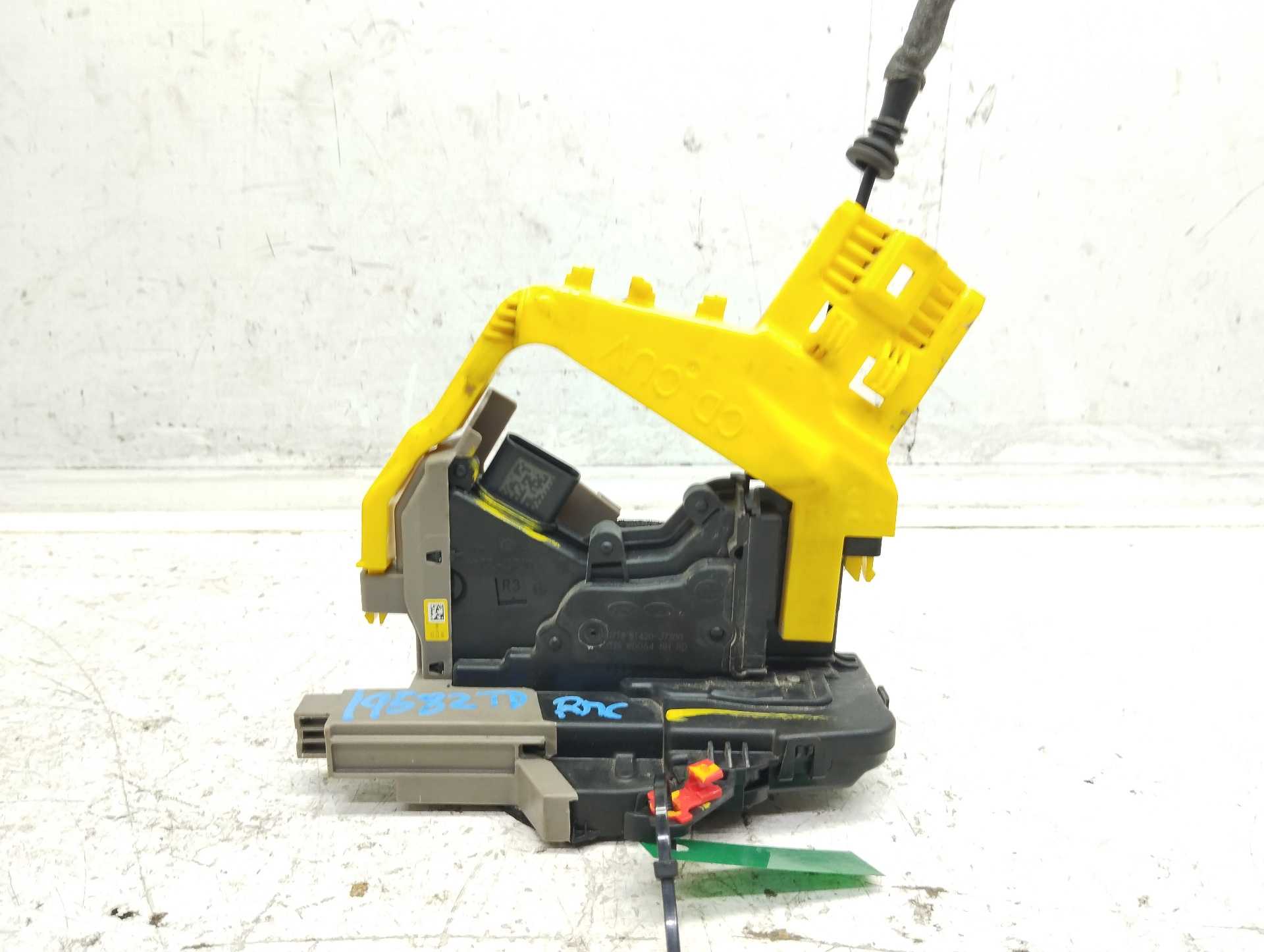 Recambio de cerradura puerta trasera derecha para kia xceed drive referencia OEM IAM 81420J7300  