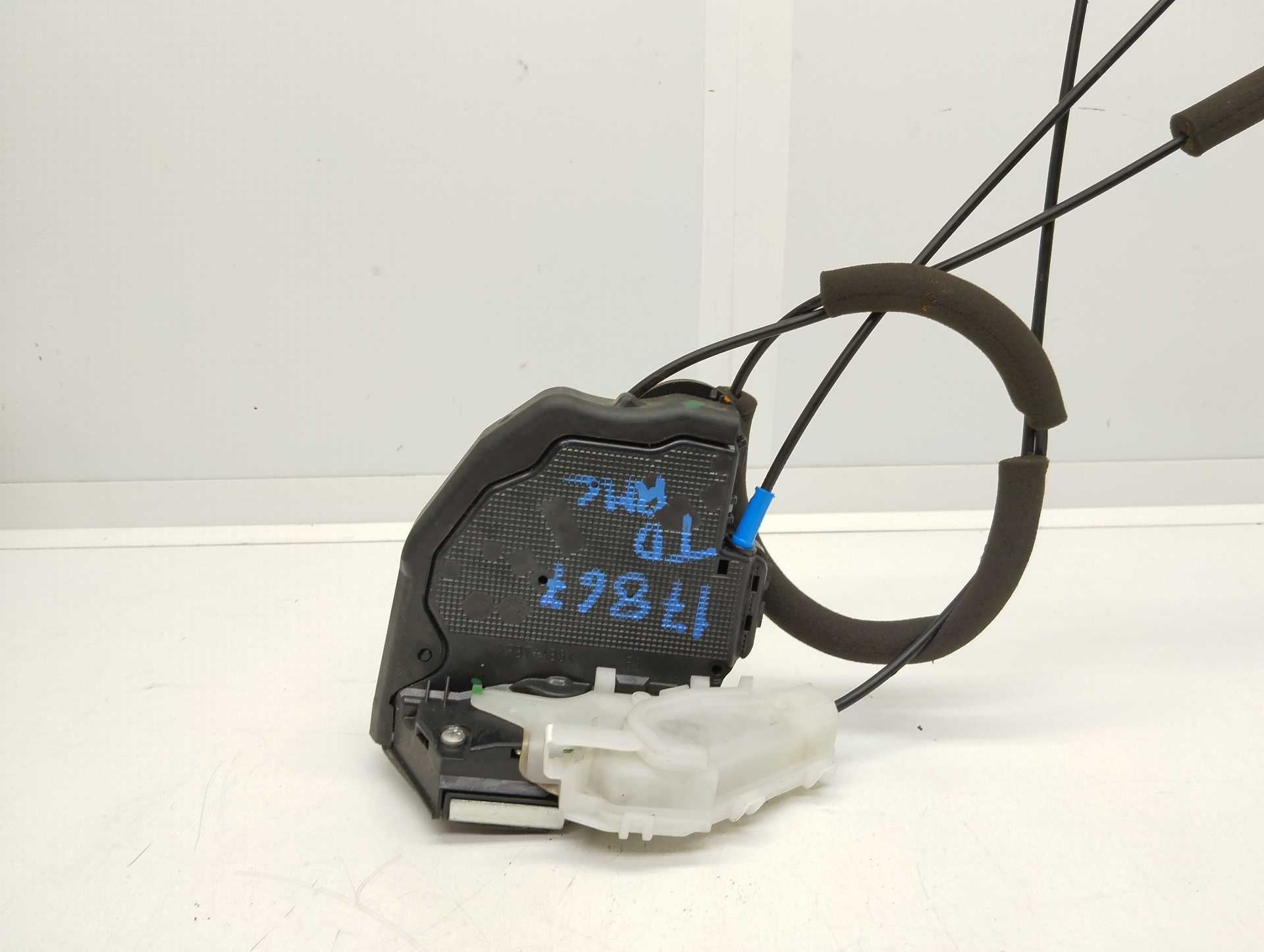 Recambio de cerradura puerta trasera derecha para toyota c-hr hybrid active referencia OEM IAM 71114031  