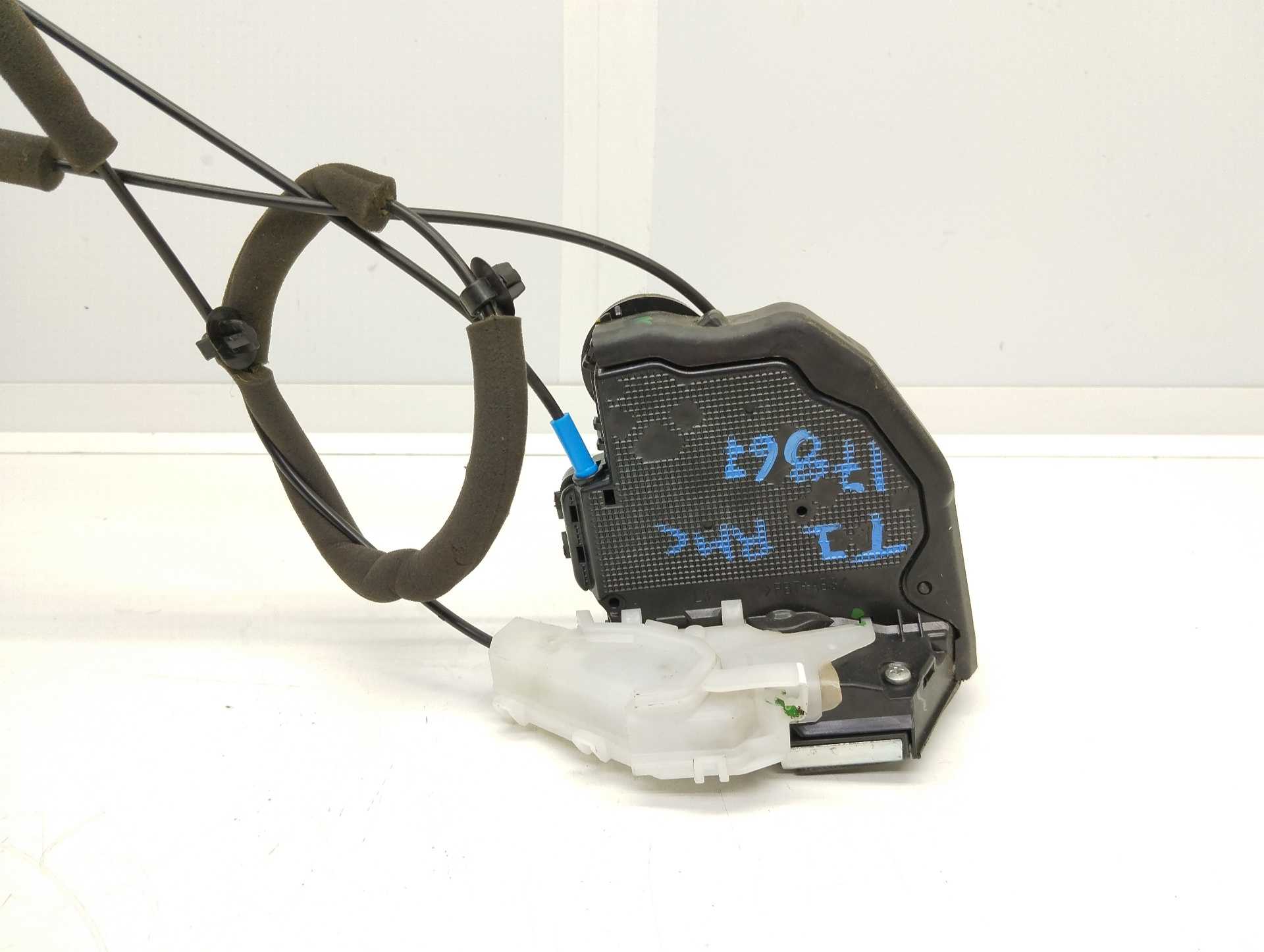 Recambio de cerradura puerta trasera izquierda para toyota c-hr hybrid active referencia OEM IAM 71111021  