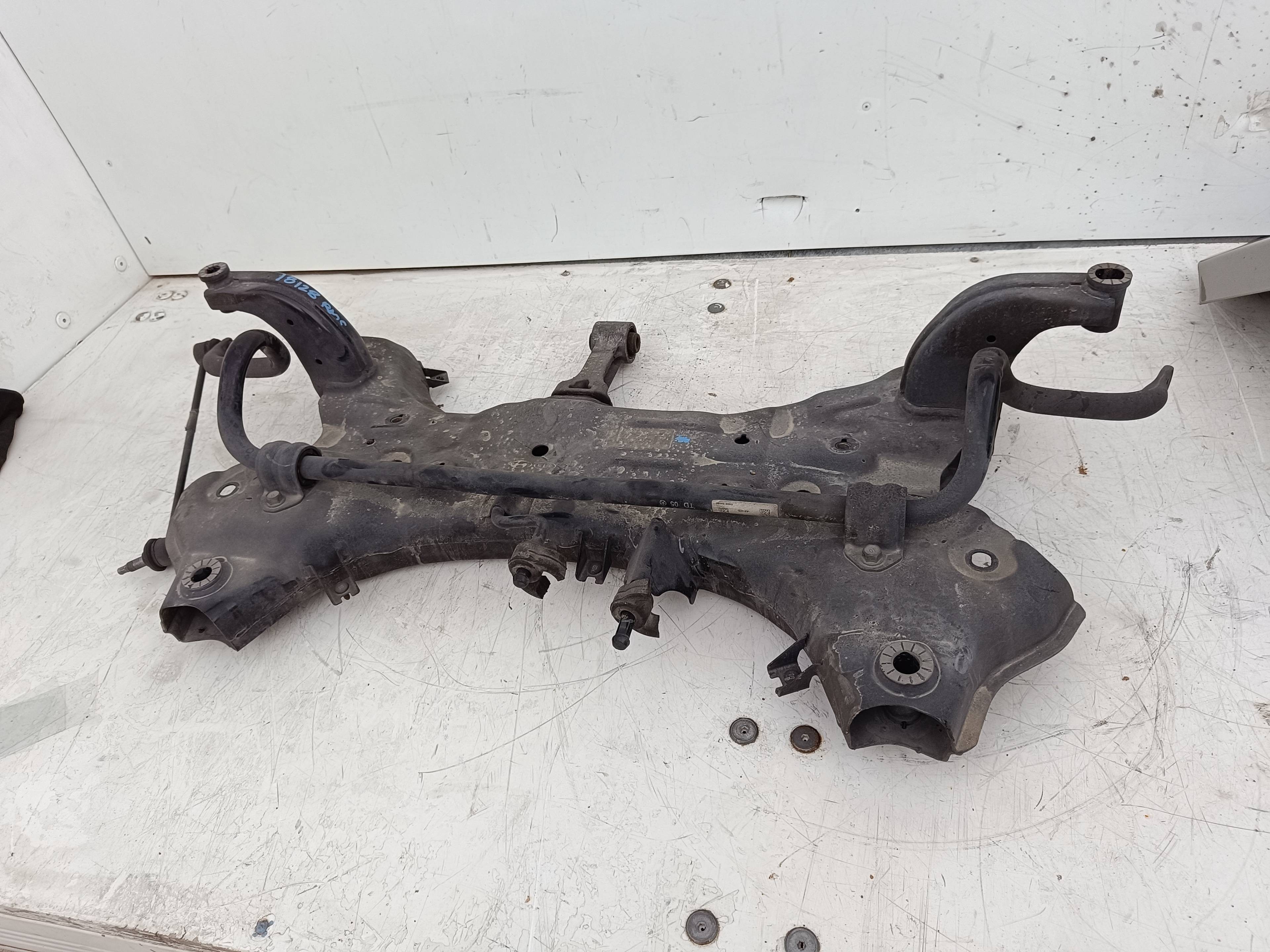 Recambio de cuna motor para kia ceed business referencia OEM IAM 62401J7AAA0  