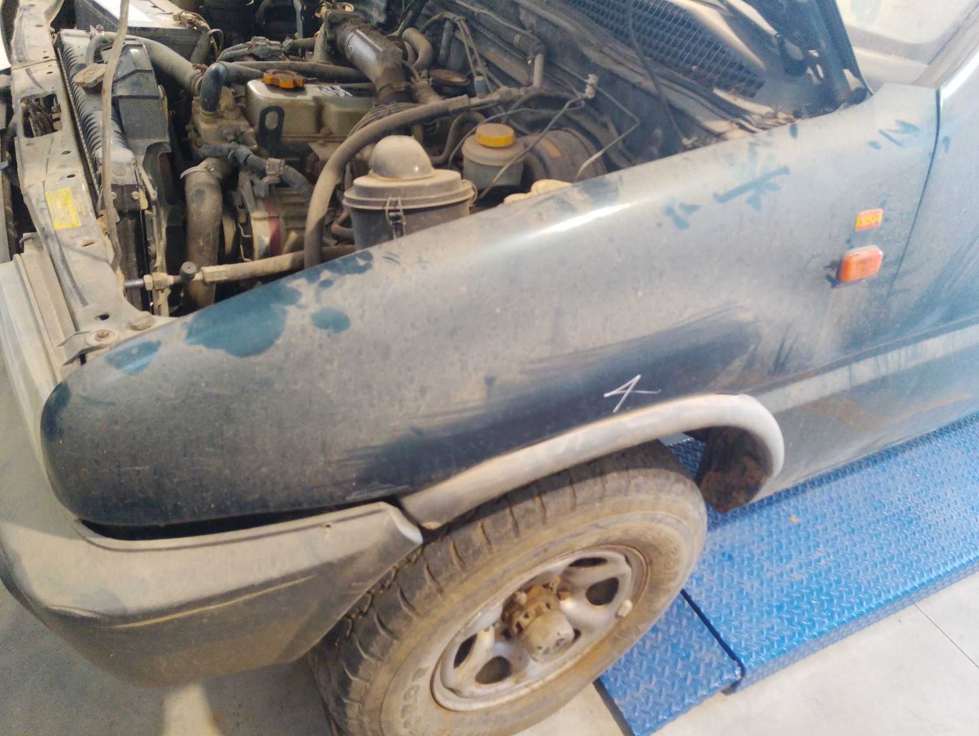 Recambio de aleta delantera izquierda para nissan terrano ii (r20) 2.7 td 4wd referencia OEM IAM 631011F931  