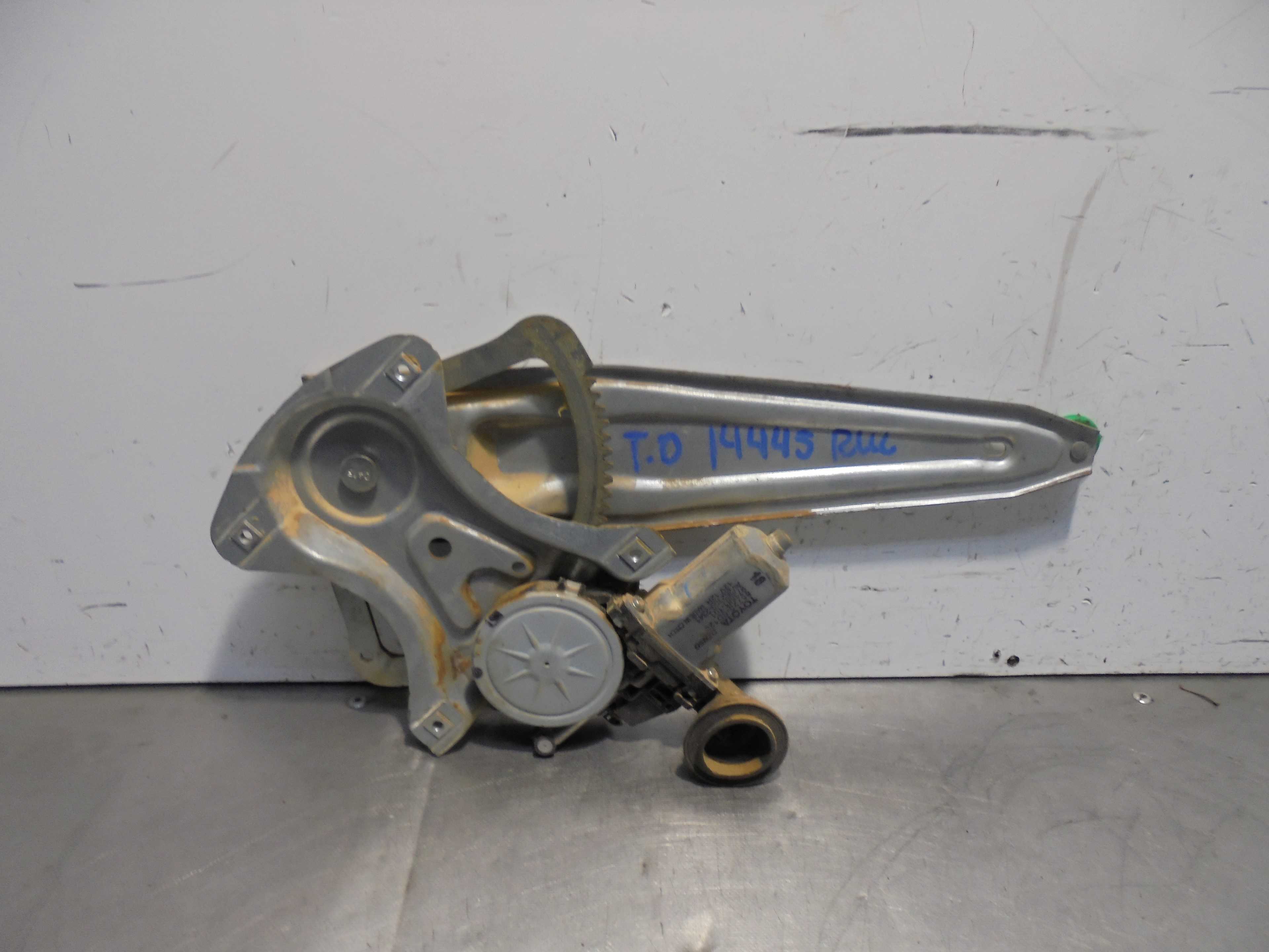 Recambio de elevalunas trasero derecho para toyota auris active referencia OEM IAM 857200D120 ELECTRICO 5 PUERTA DENSO