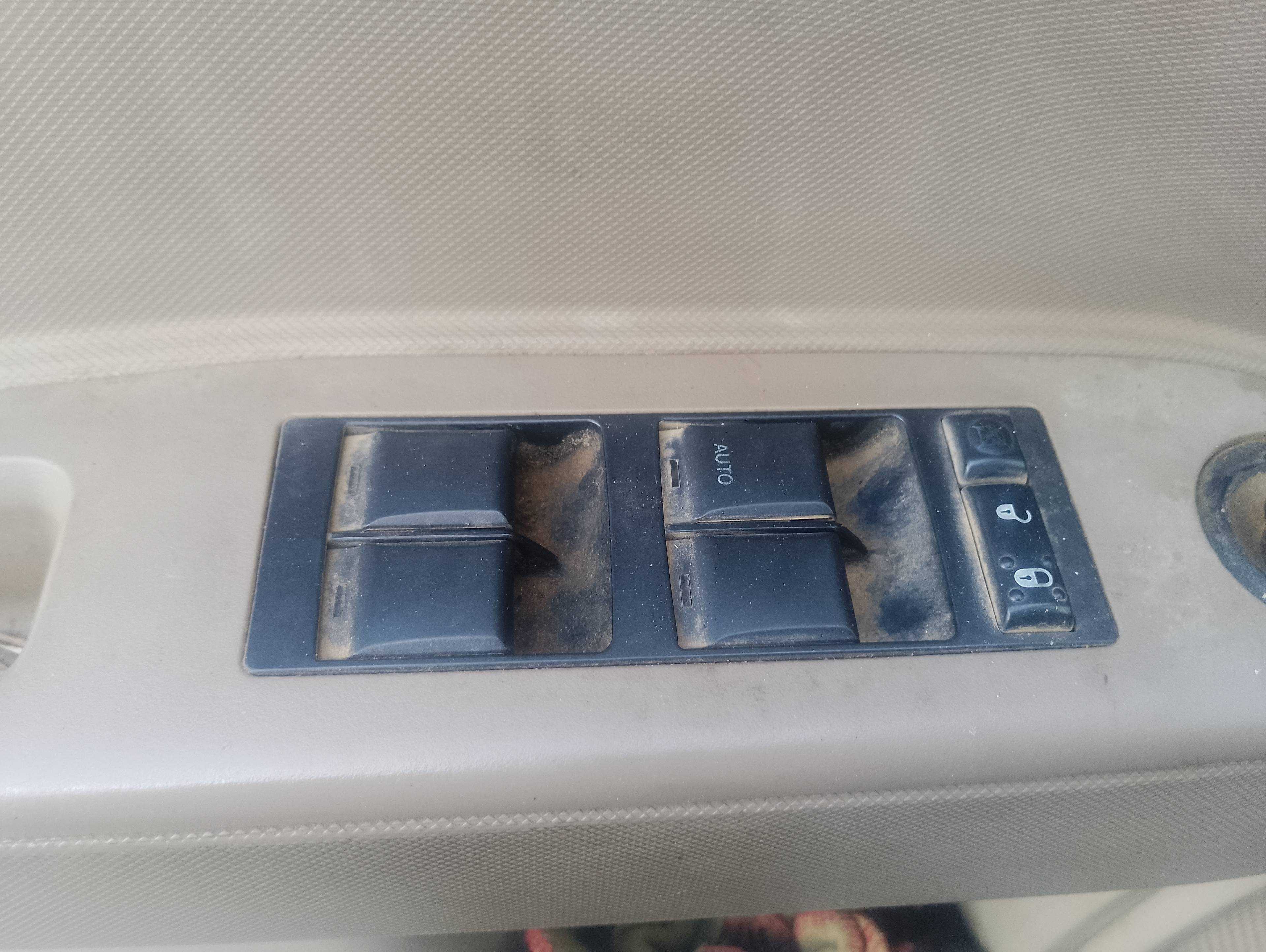 Recambio de mando elevalunas delantero izquierdo para dodge caliber s referencia OEM IAM   