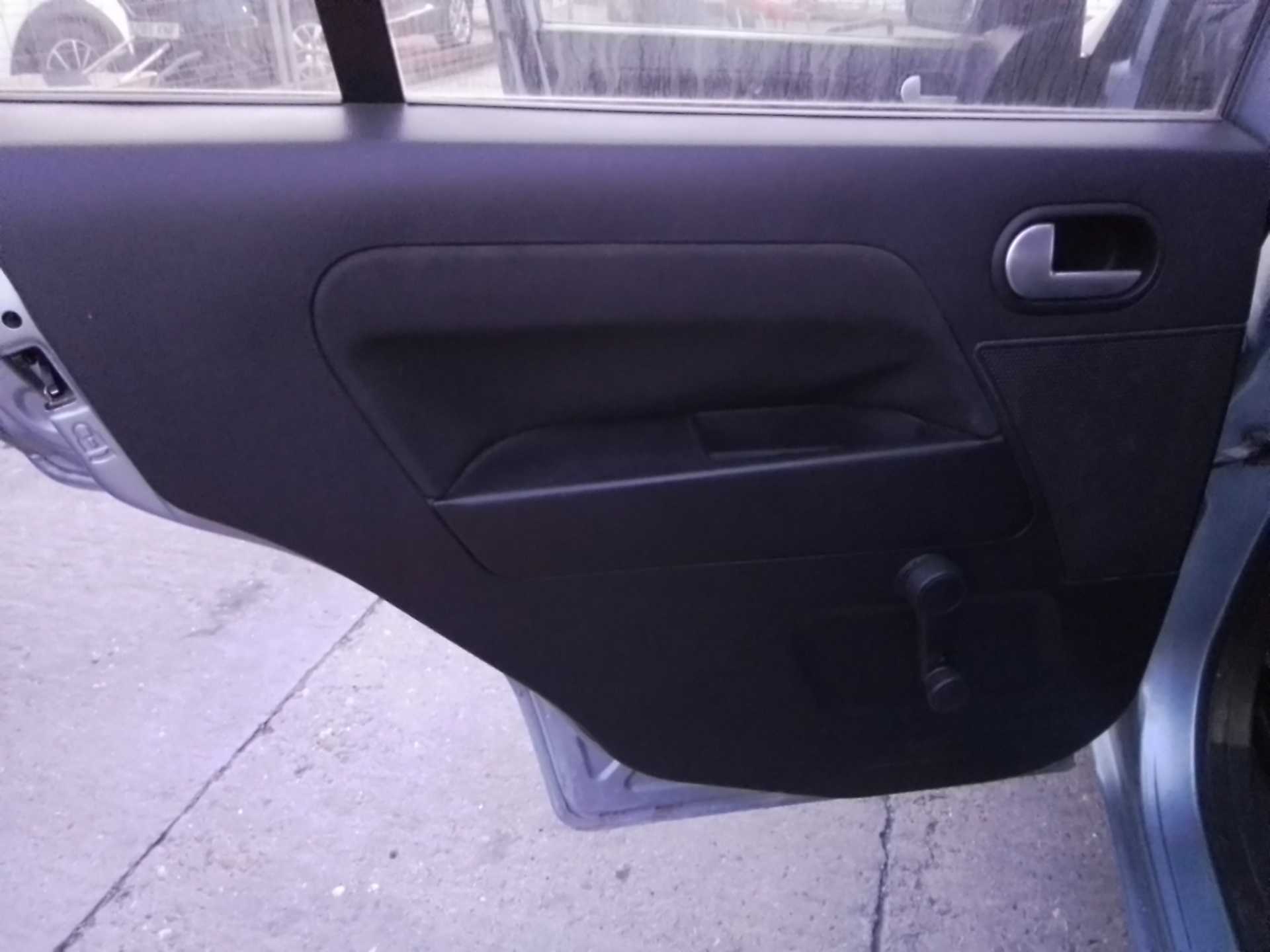 Recambio de guarnecido puerta trasera izquierda para ford fusion (cbk) ambiente referencia OEM IAM   