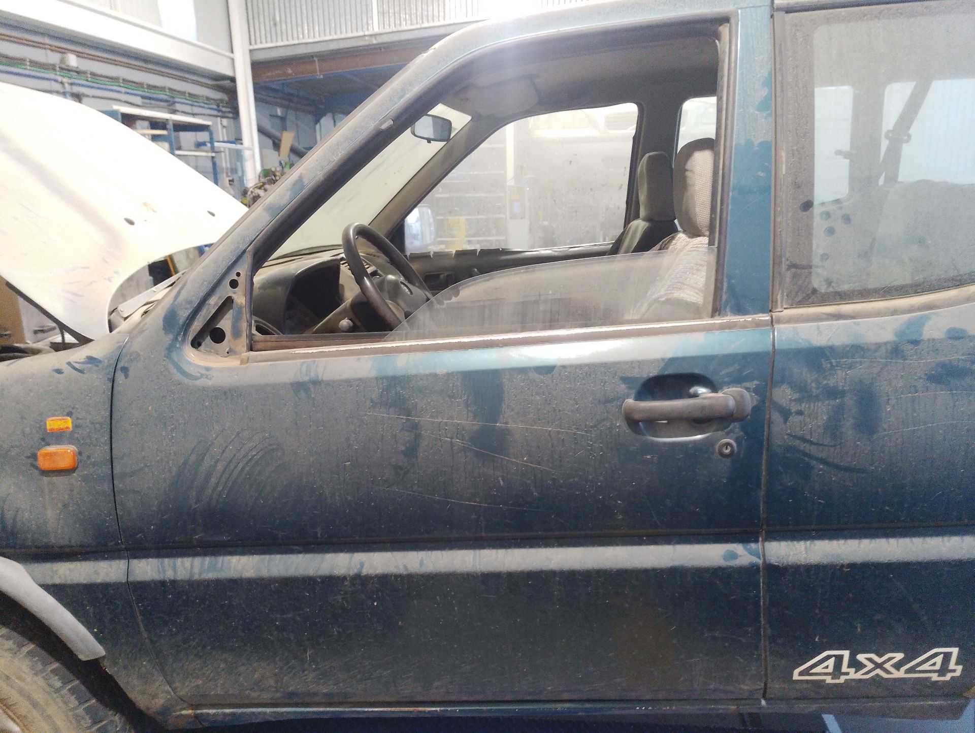 Recambio de puerta delantera izquierda para nissan terrano ii (r20) 2.7 td 4wd referencia OEM IAM 801017F030  