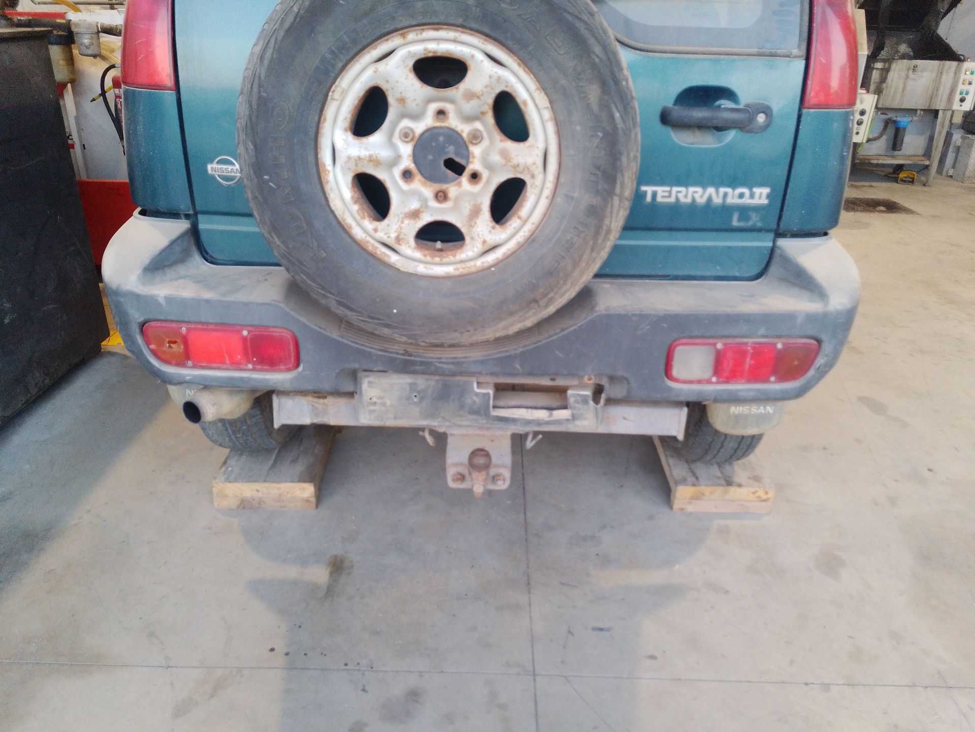 Recambio de paragolpes trasero para nissan terrano ii (r20) 2.7 td 4wd referencia OEM IAM 850100F600  